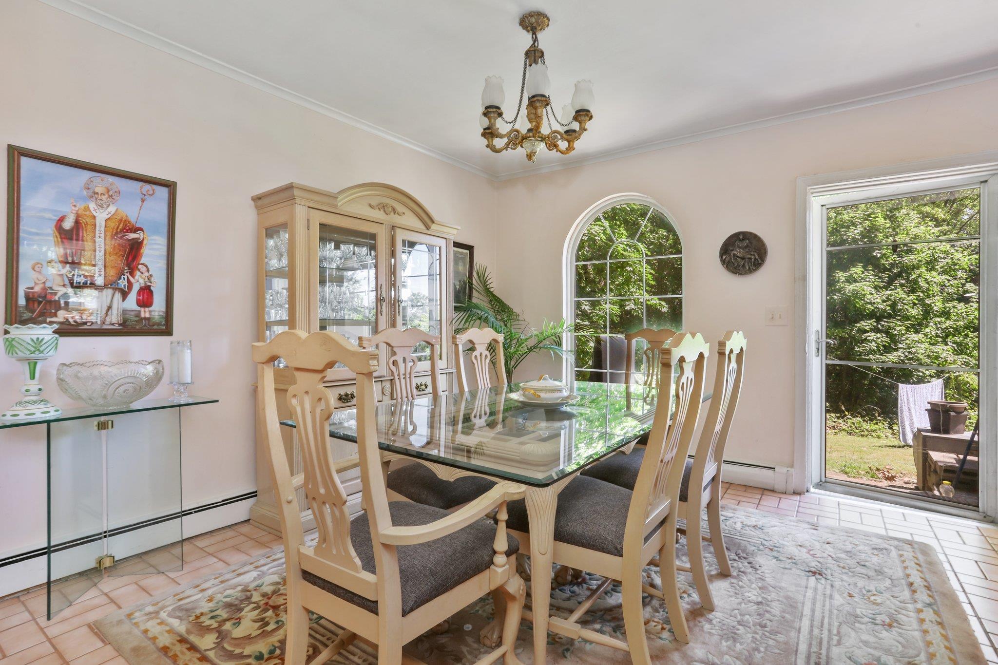 42 N Healy Avenue, Hartsdale, NY 10530