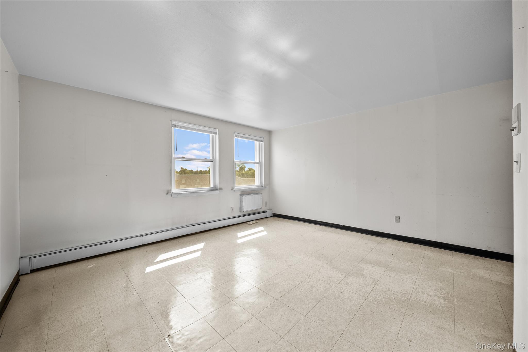 280 Lowndes Avenue # 208, Huntington Station, NY 11746