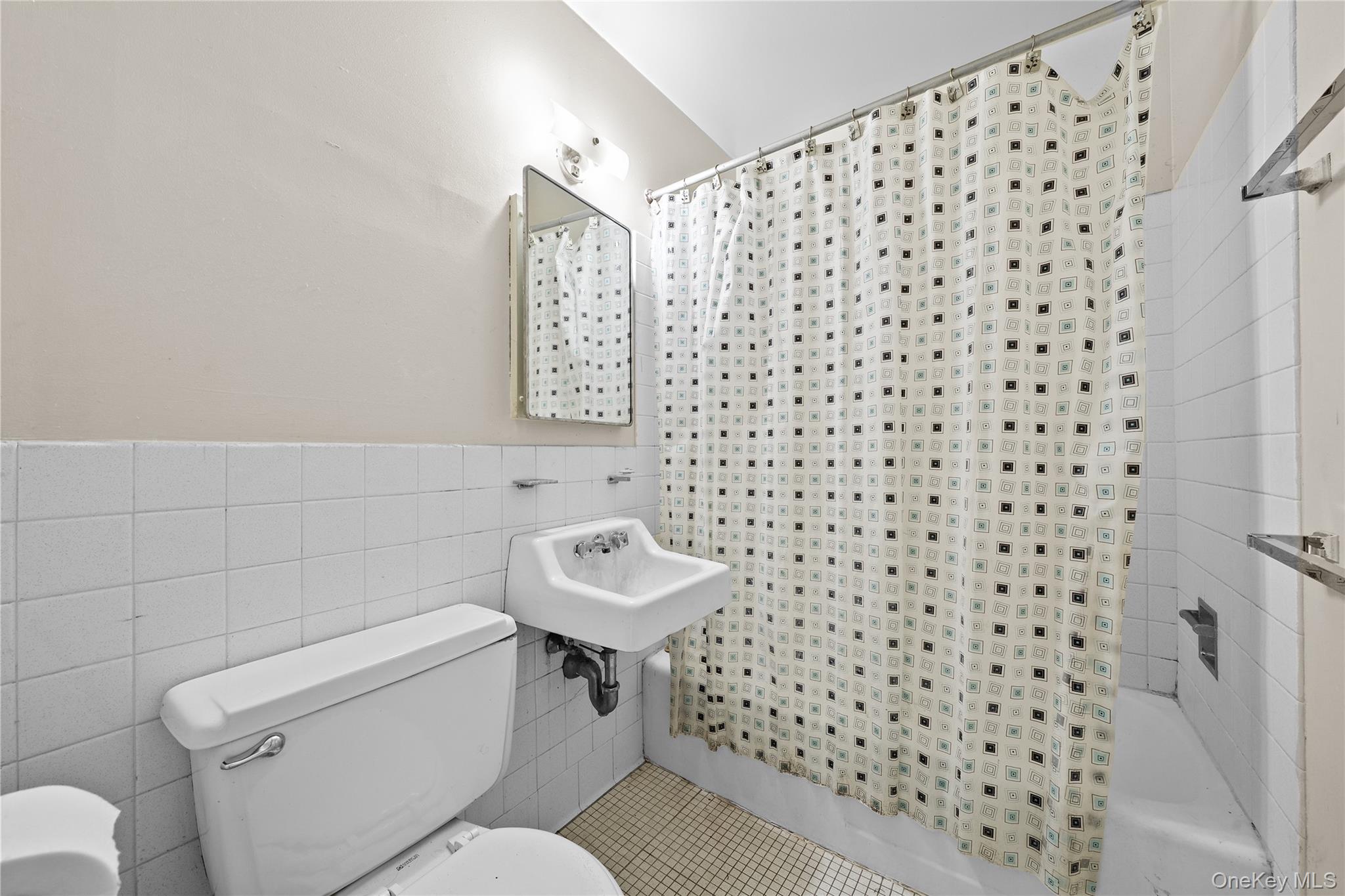 280 Lowndes Avenue # 208, Huntington Station, NY 11746