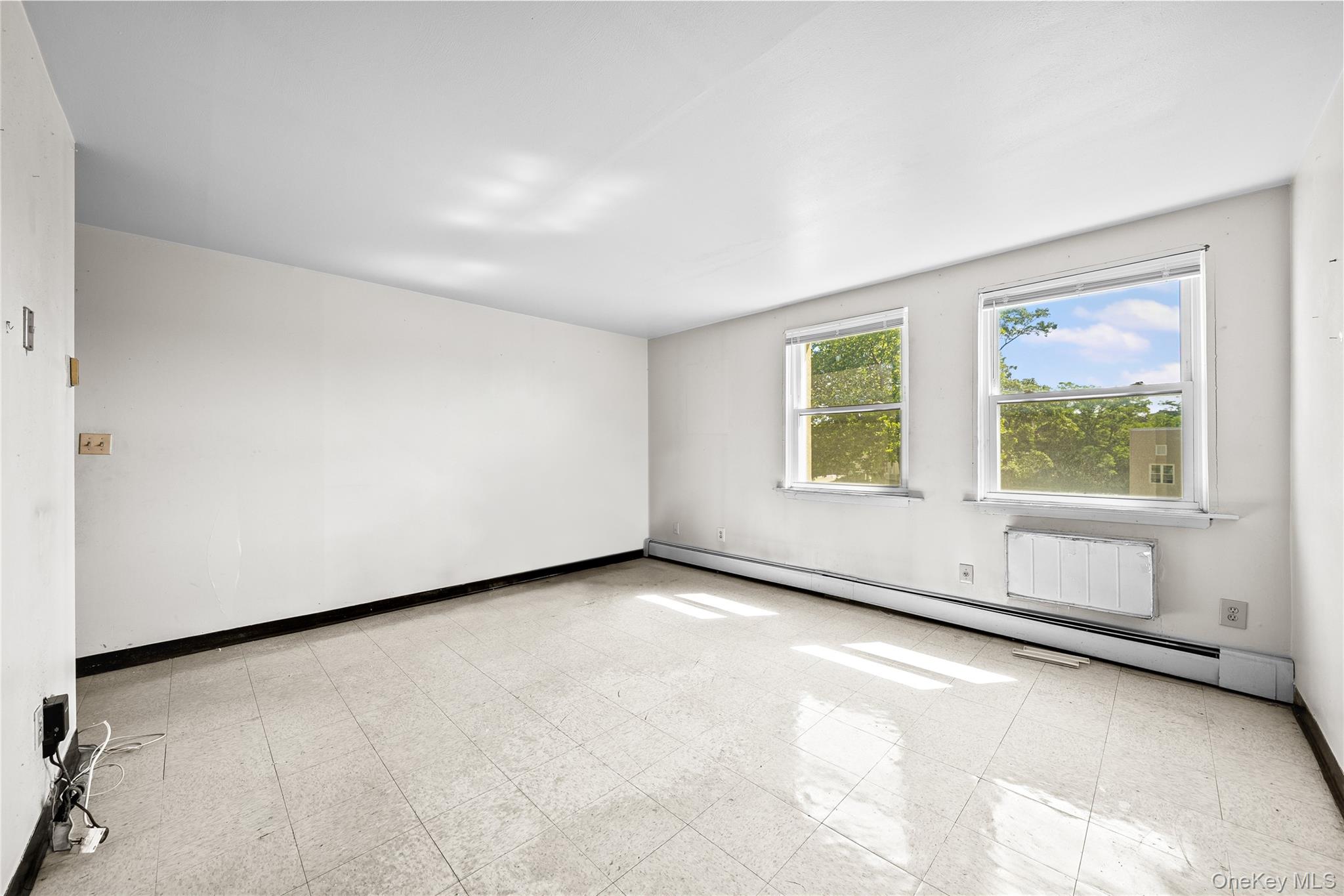 280 Lowndes Avenue # 208, Huntington Station, NY 11746