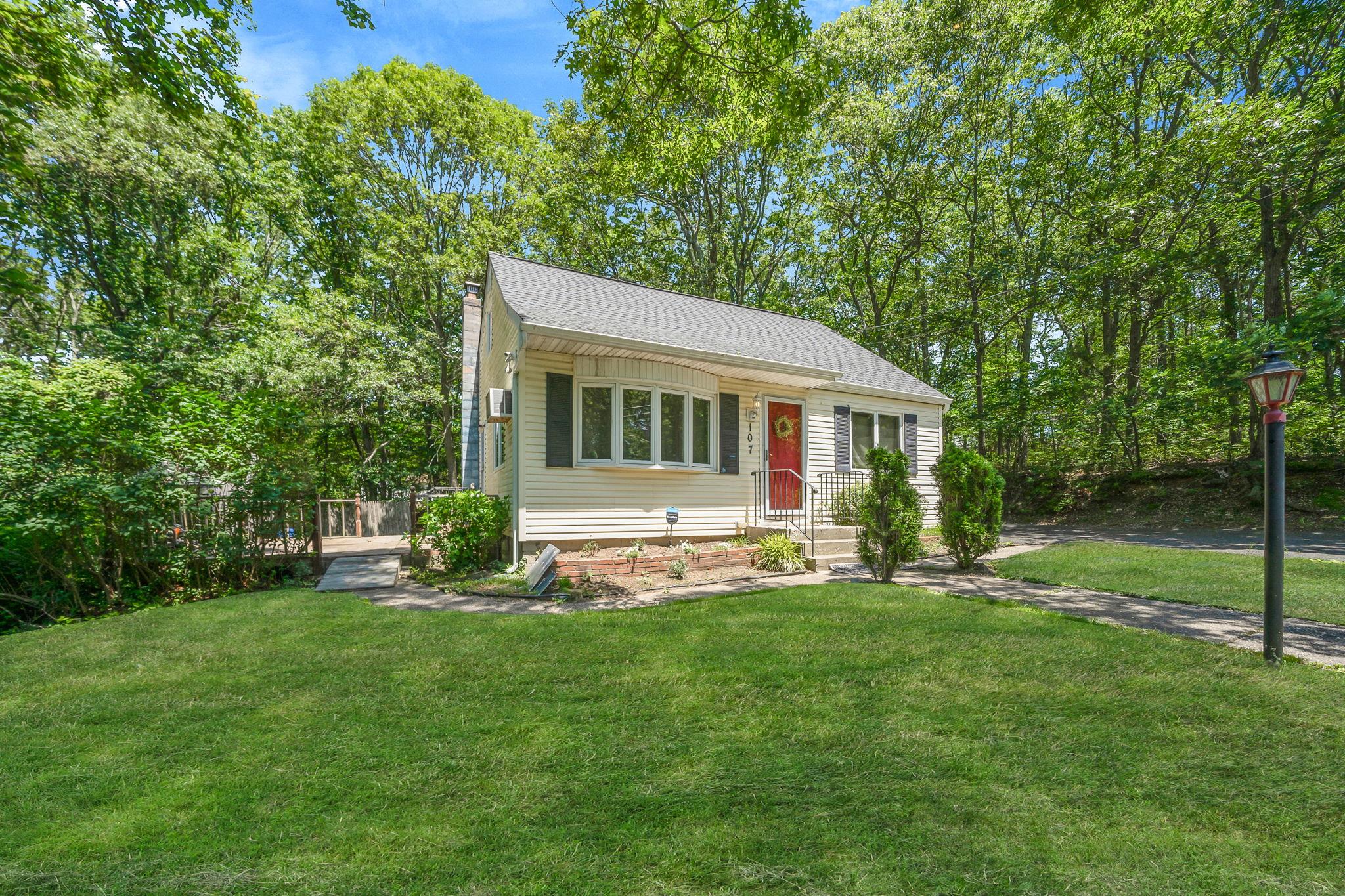 107 Cedar Lane, Medford, NY 11763