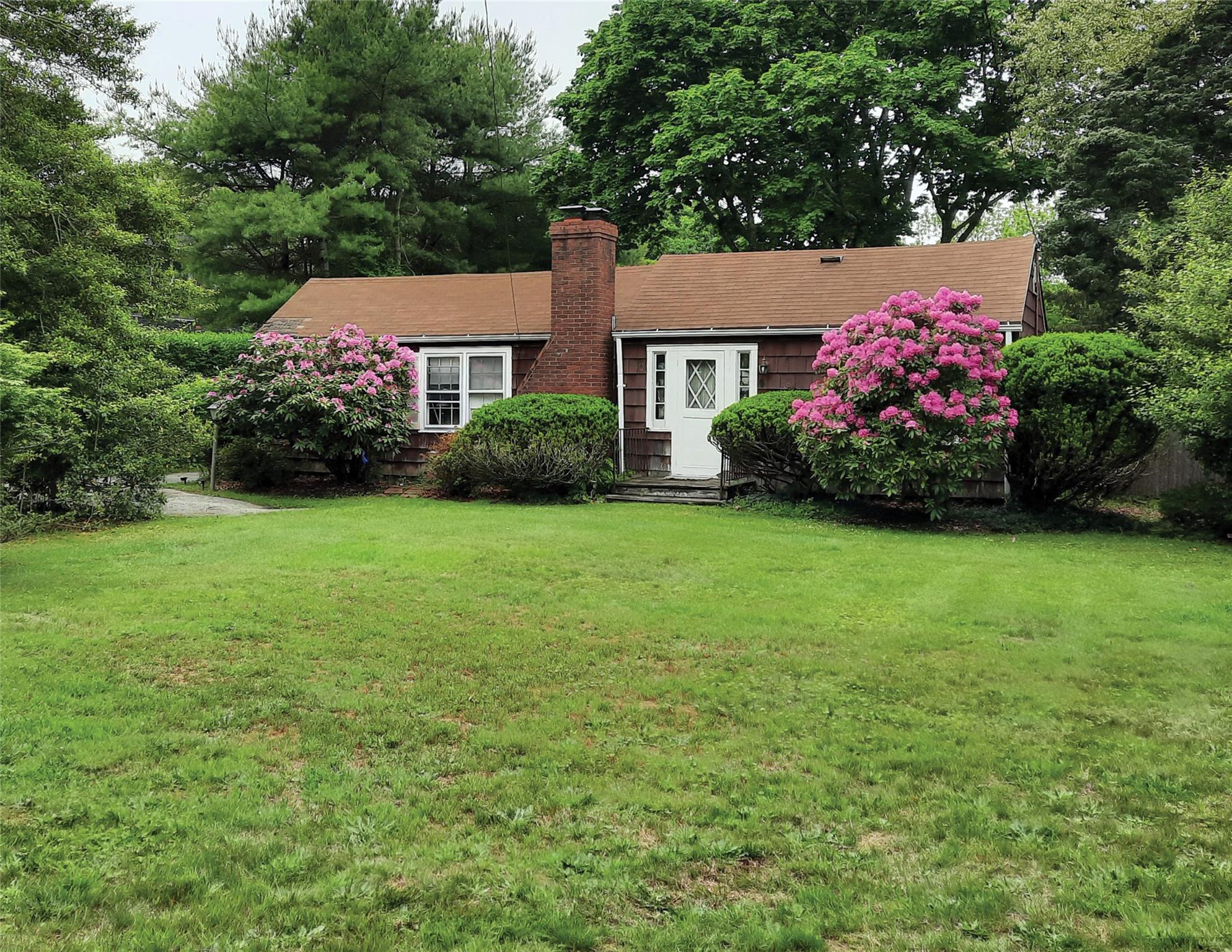 17 Club Lane, Remsenburg, NY 11960