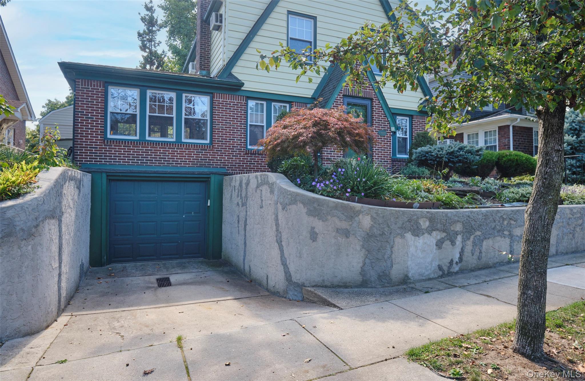 88 Mayfair Avenue, Floral Park, NY 11001