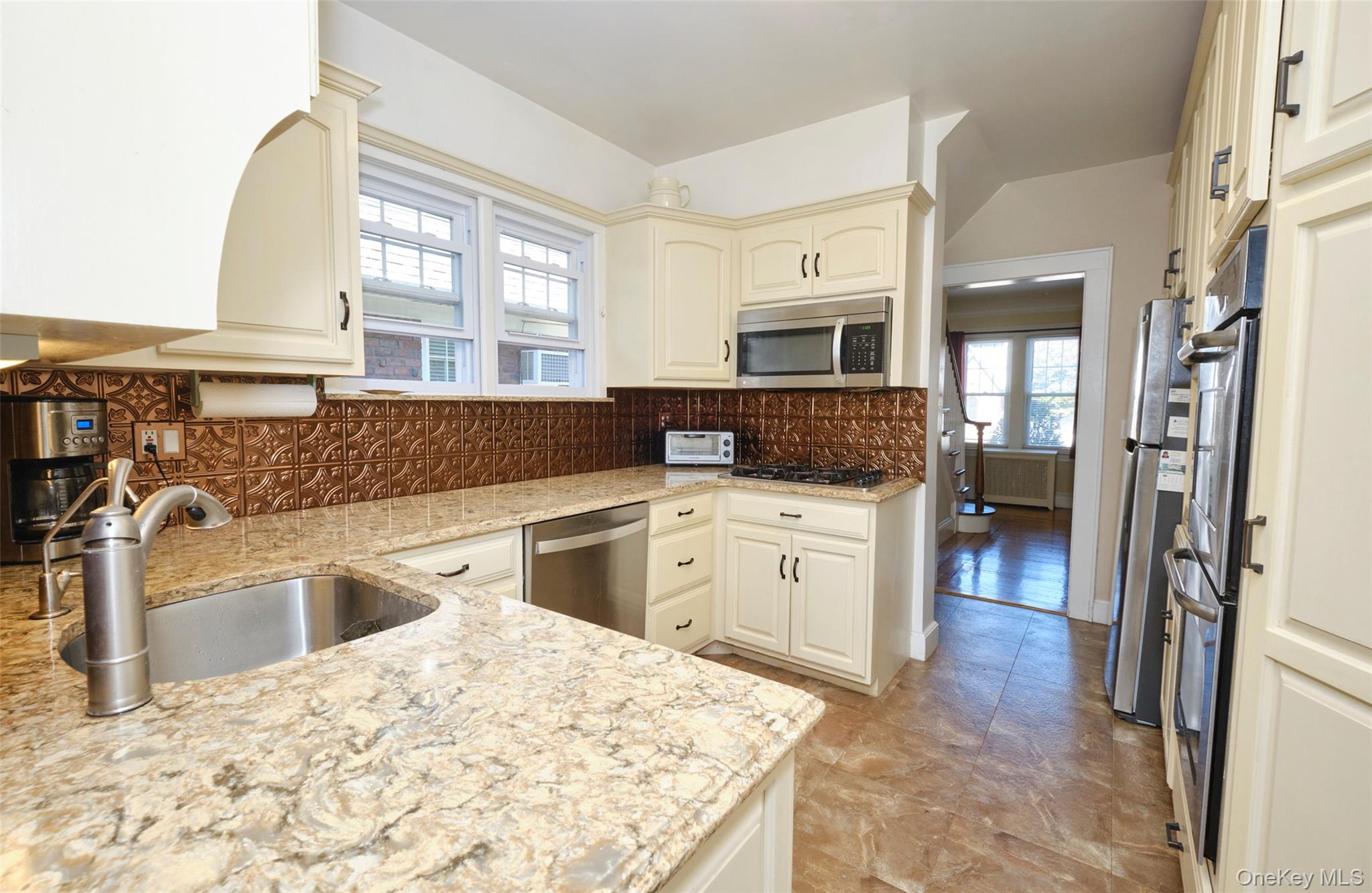 88 Mayfair Avenue, Floral Park, NY 11001