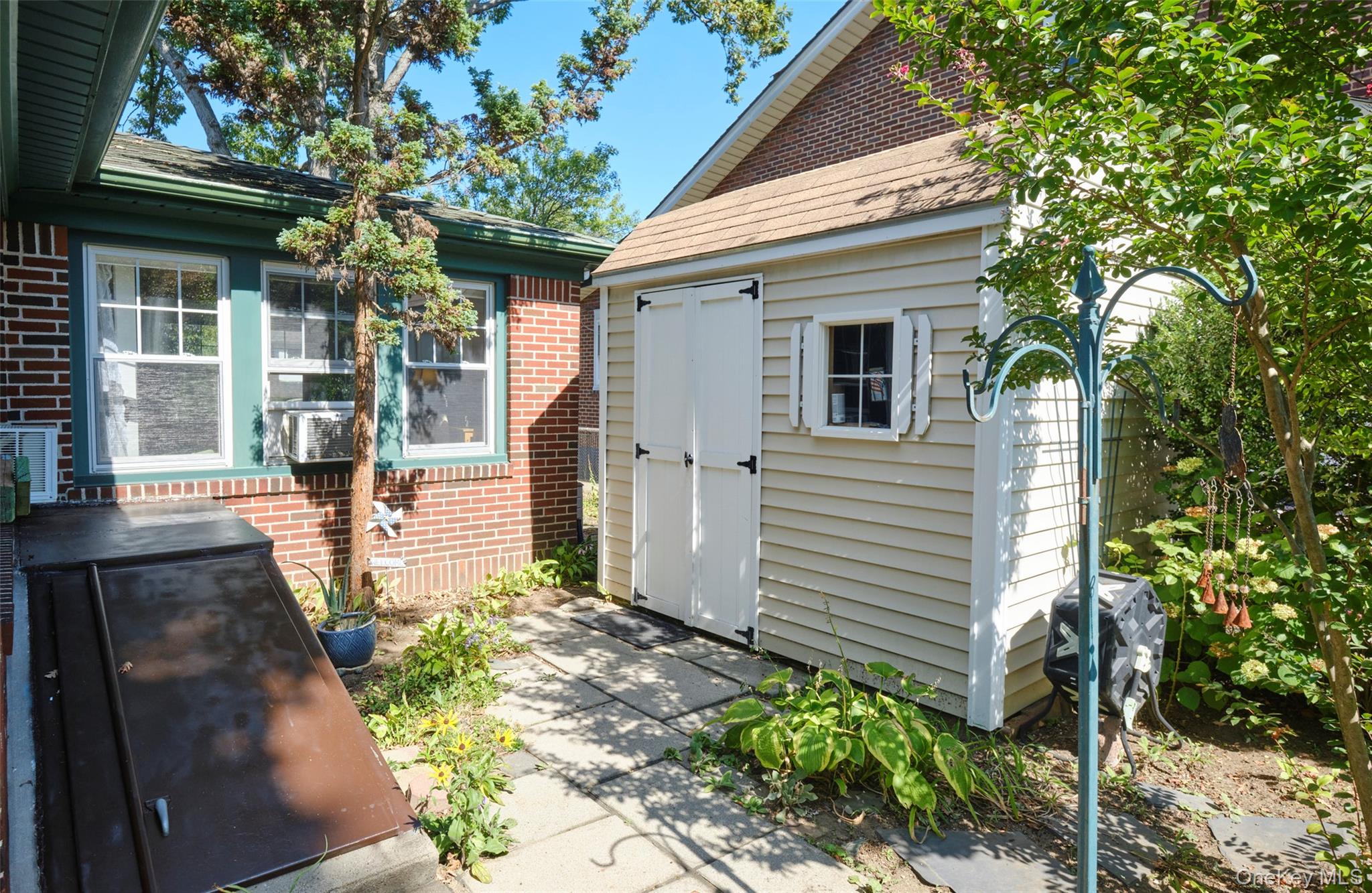 88 Mayfair Avenue, Floral Park, NY 11001