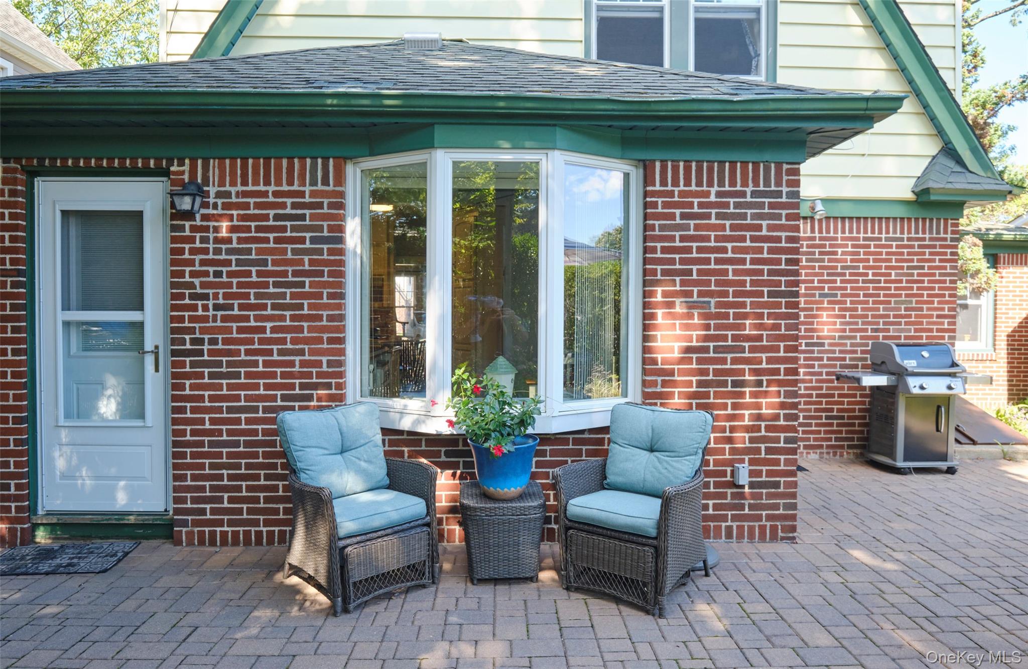 88 Mayfair Avenue, Floral Park, NY 11001