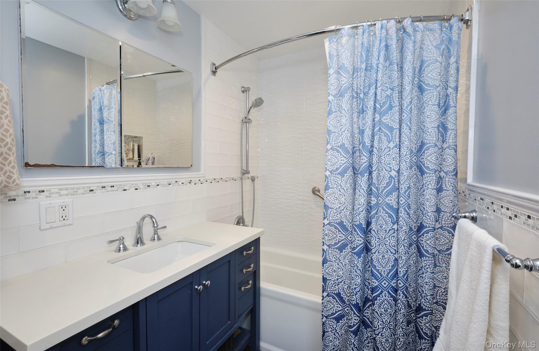 88 Mayfair Avenue, Floral Park, NY 11001