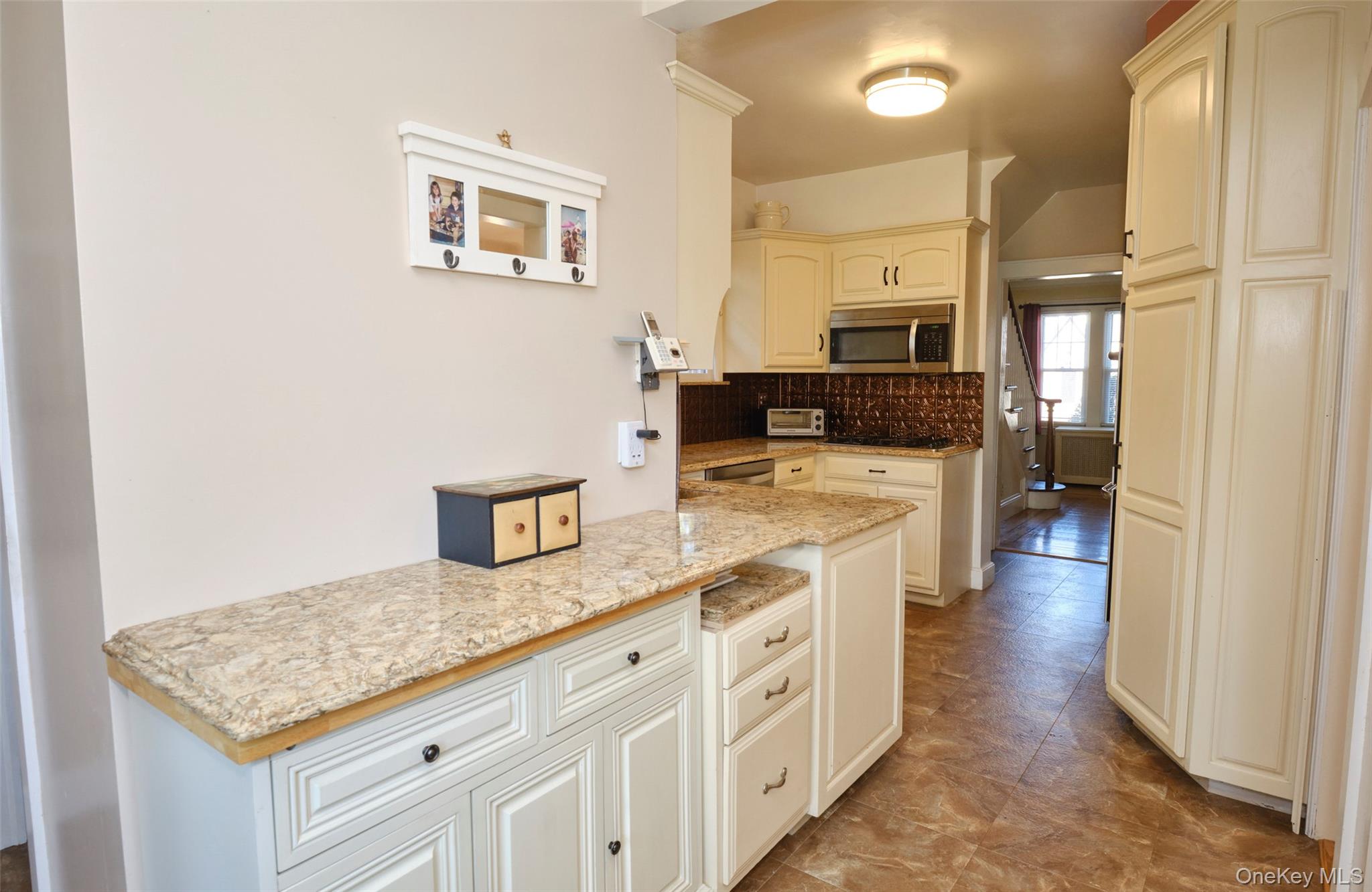 88 Mayfair Avenue, Floral Park, NY 11001