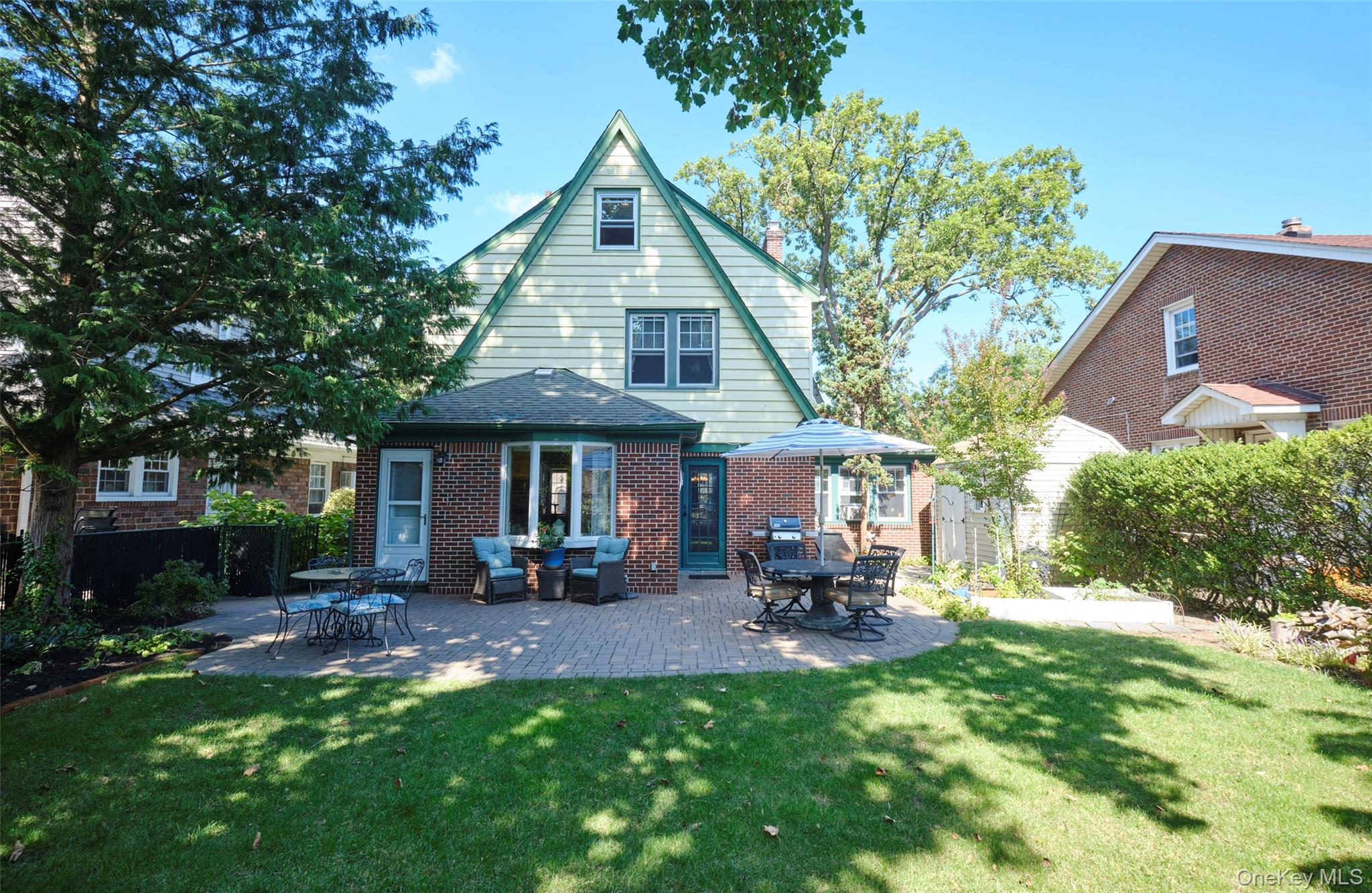 88 Mayfair Avenue, Floral Park, NY 11001