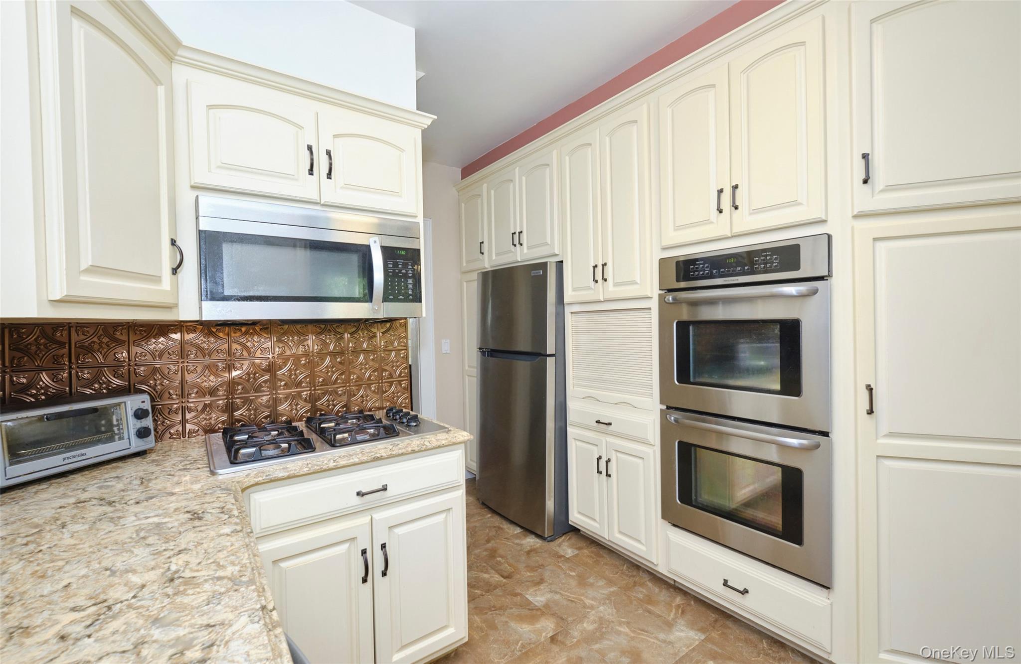 88 Mayfair Avenue, Floral Park, NY 11001