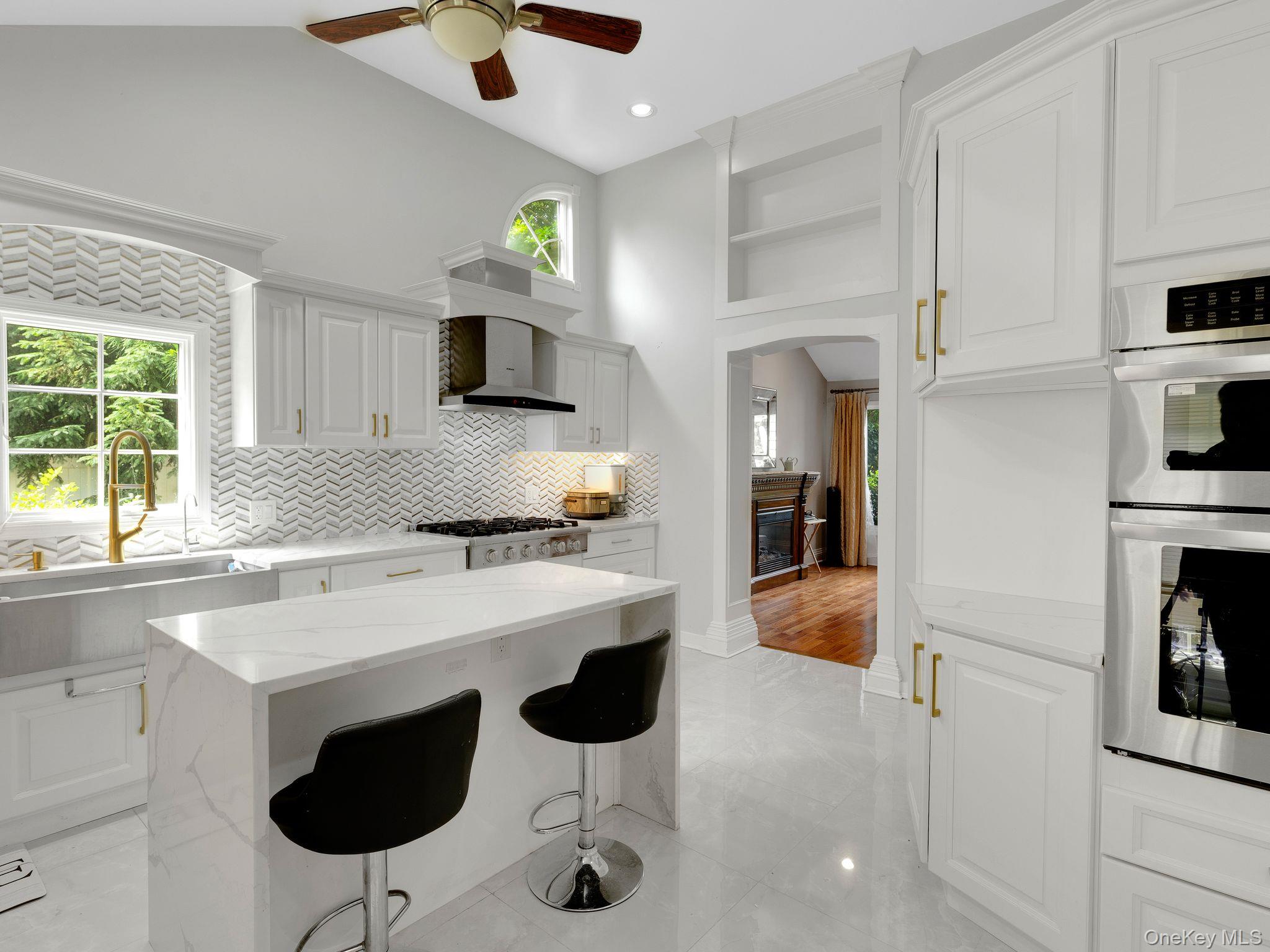 18 Sherwood Lane, Roslyn Heights, NY 11577