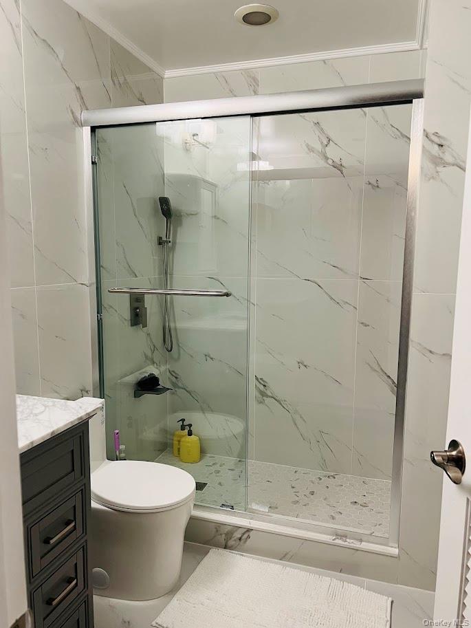 18 Sherwood Lane, Roslyn Heights, NY 11577