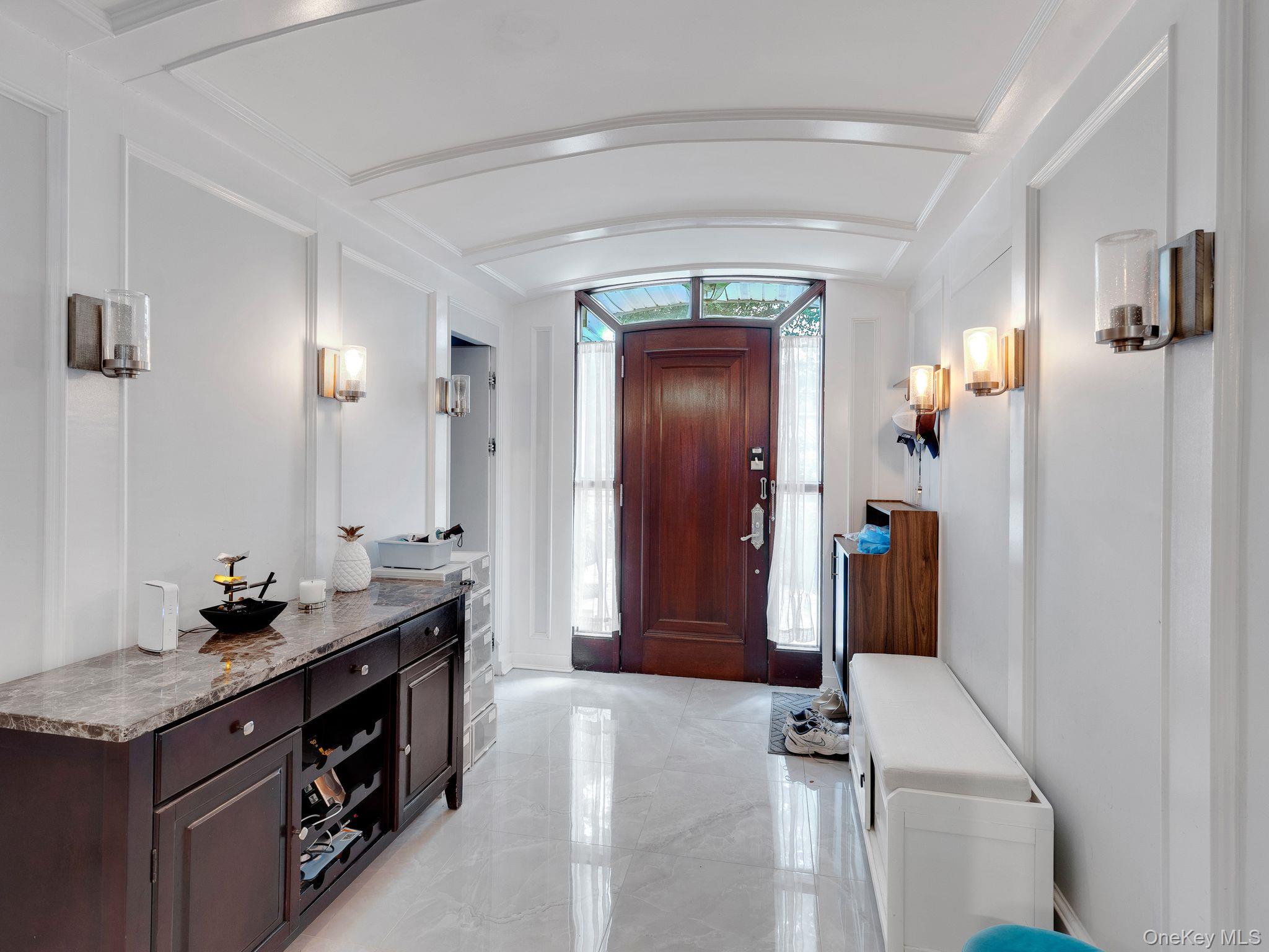 18 Sherwood Lane, Roslyn Heights, NY 11577