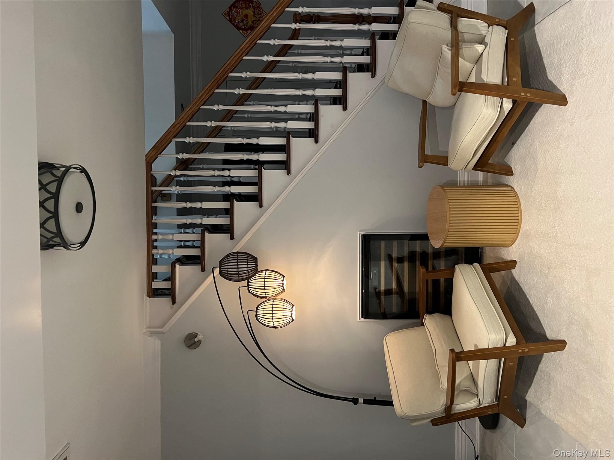 18 Sherwood Lane, Roslyn Heights, NY 11577