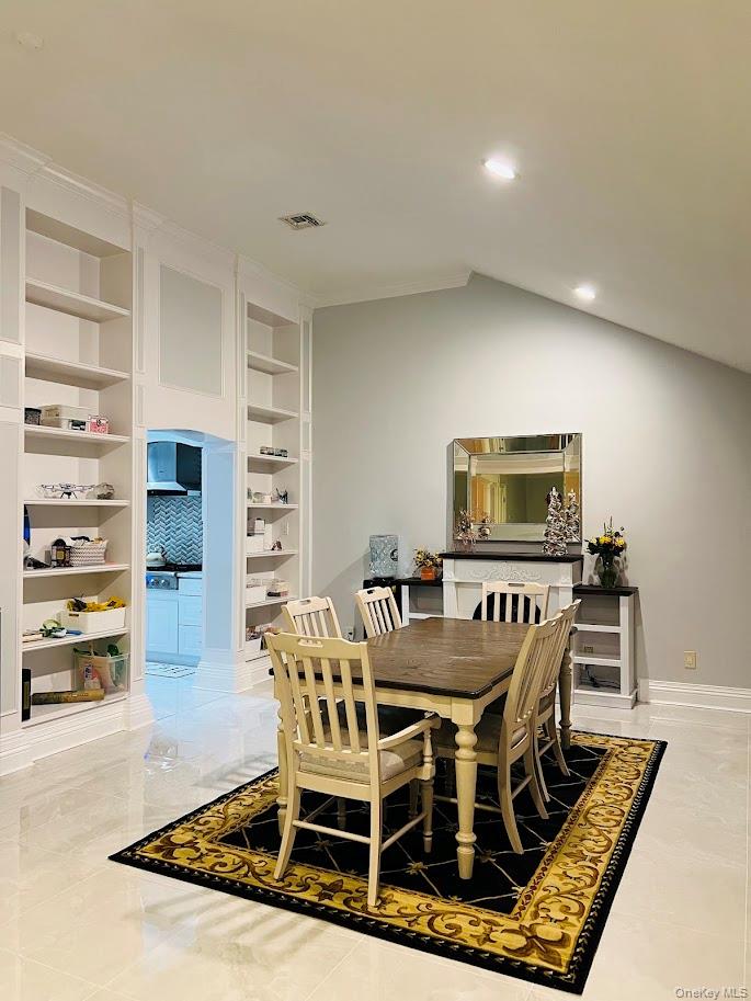 18 Sherwood Lane, Roslyn Heights, NY 11577