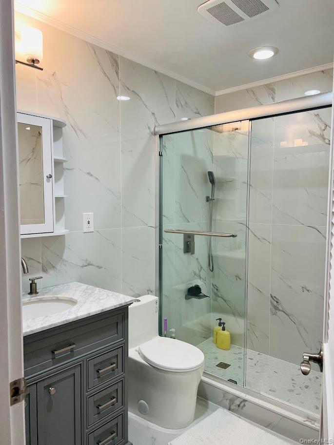 18 Sherwood Lane, Roslyn Heights, NY 11577