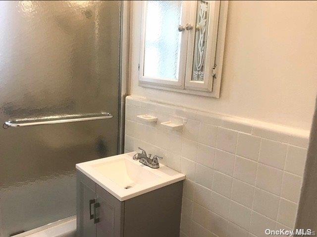 8115 35th Ave # 6, Jackson Heights, NY 11372