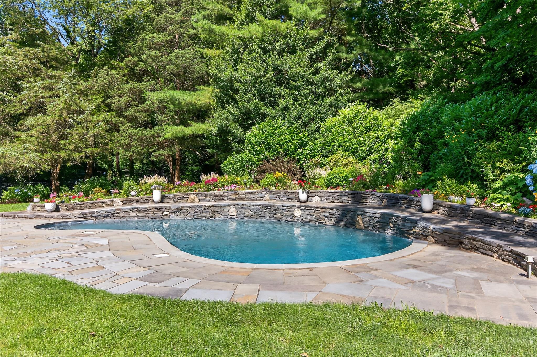 353 Split Rock Road, Syosset, NY 11791