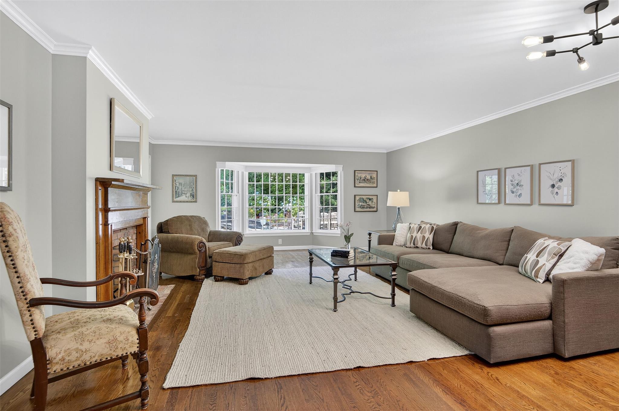 353 Split Rock Road, Syosset, NY 11791