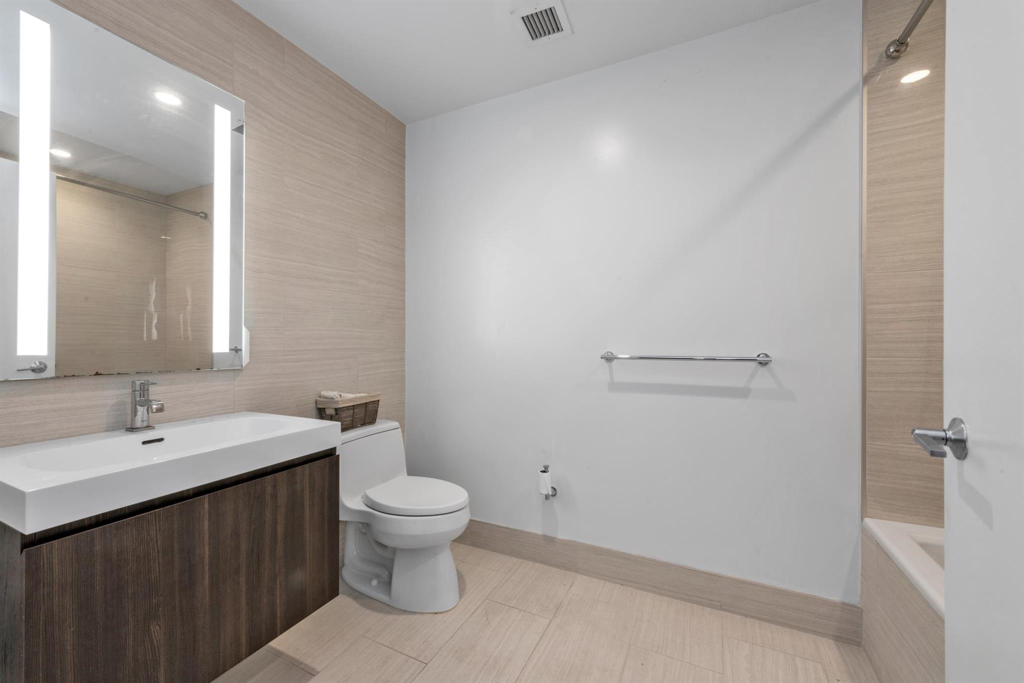 131-05 40 Road # 15G, Flushing, NY 11354