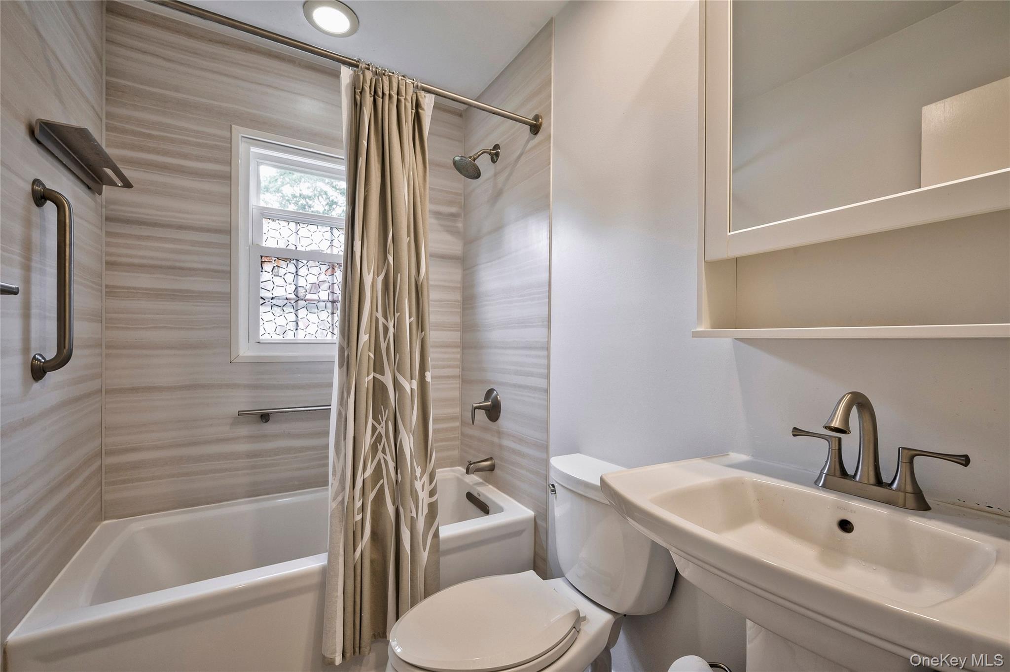 287 4th Avenue, Saint James, NY 11780