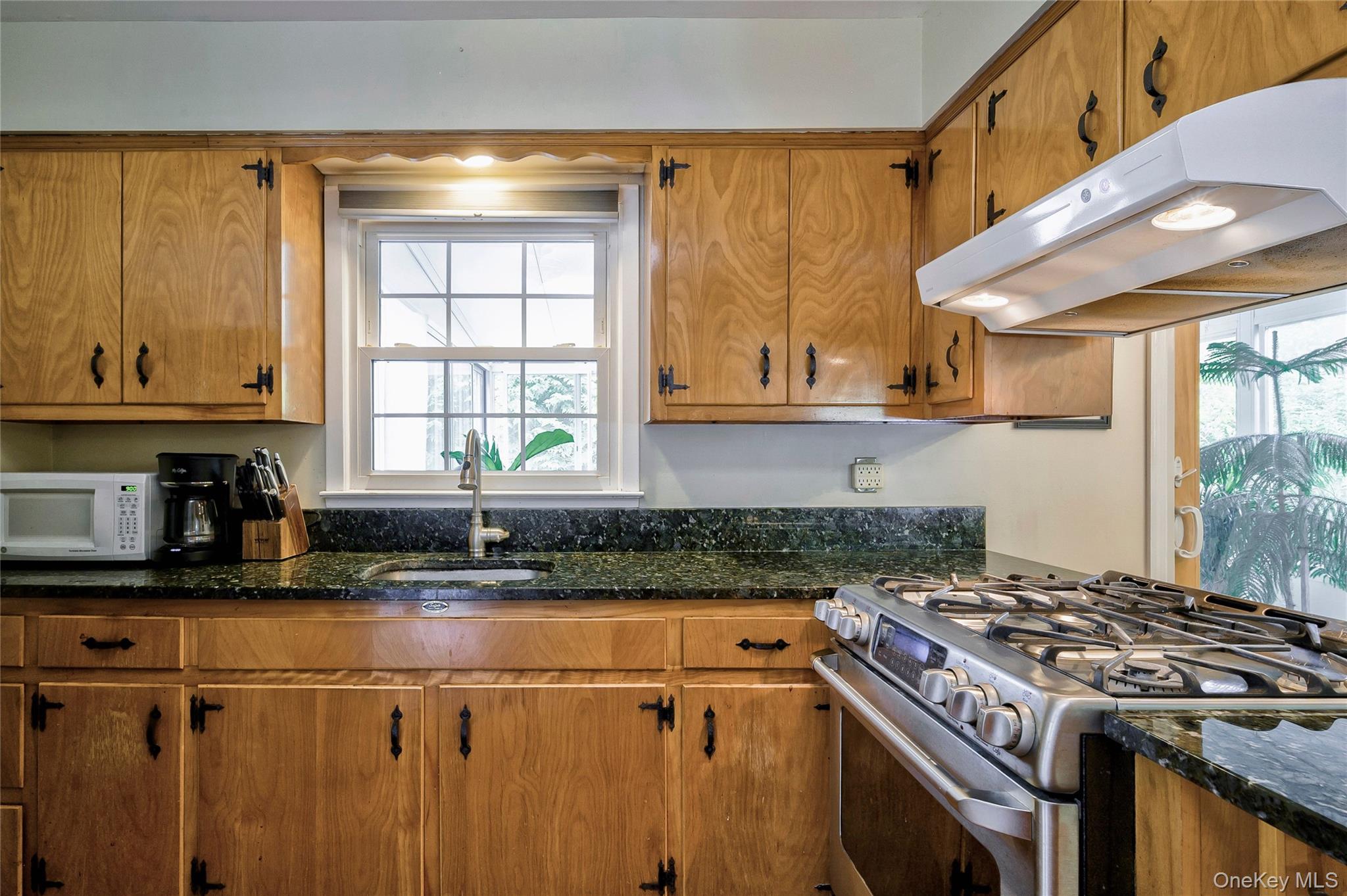 287 4th Avenue, Saint James, NY 11780