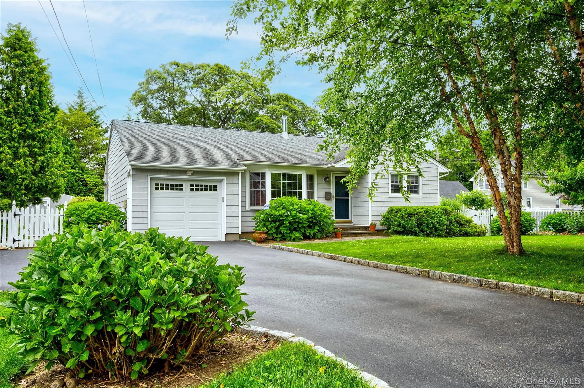 287 4th Avenue, Saint James, NY 11780