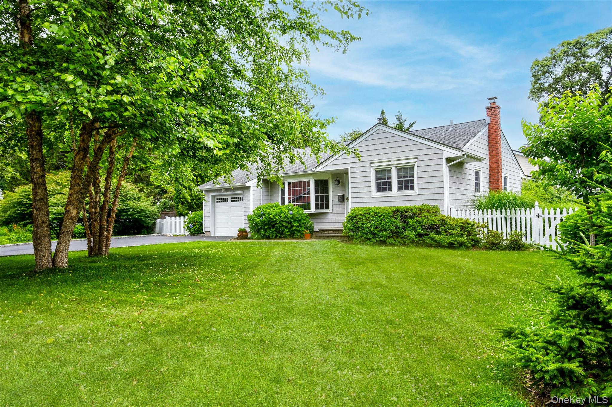 287 4th Avenue, Saint James, NY 11780