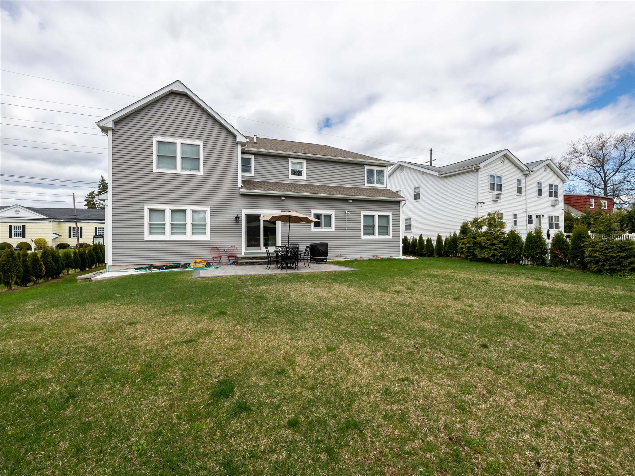 19 Glenwood Road, Glen Head, NY 11545