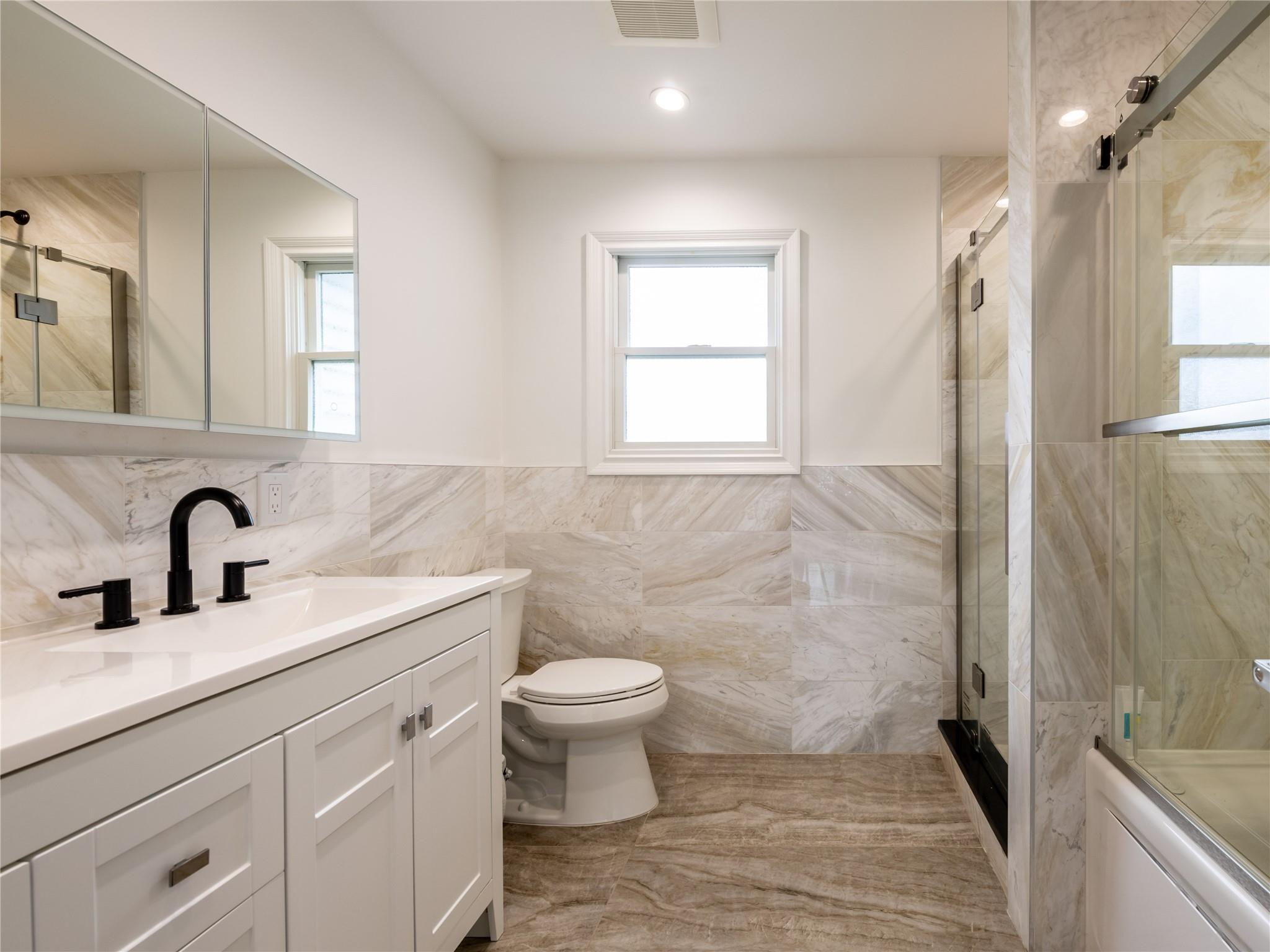 19 Glenwood Road, Glen Head, NY 11545