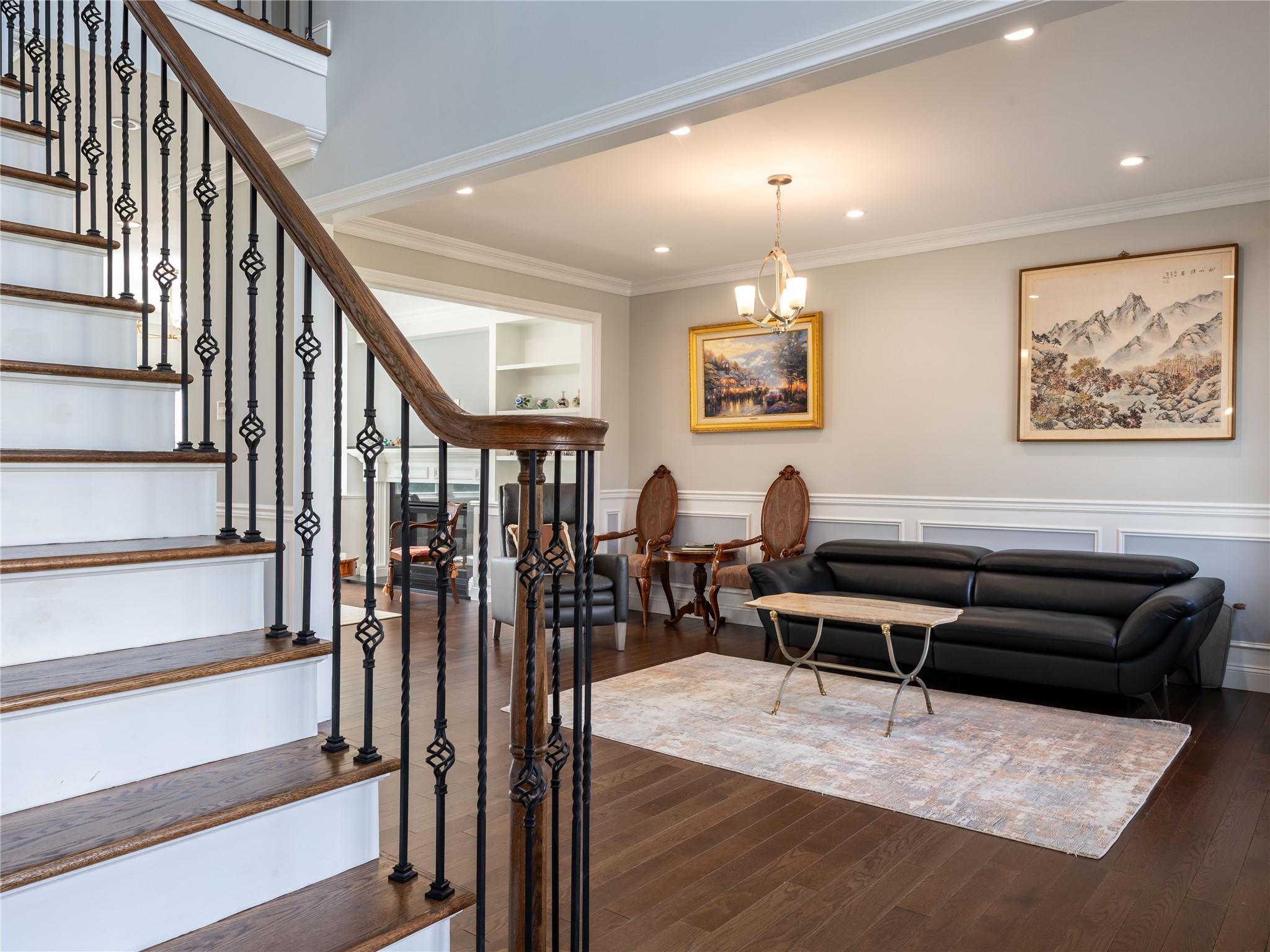 19 Glenwood Road, Glen Head, NY 11545