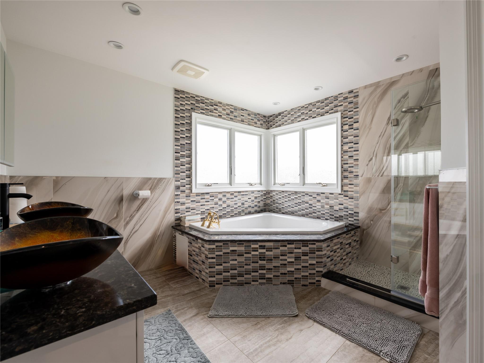 19 Glenwood Road, Glen Head, NY 11545