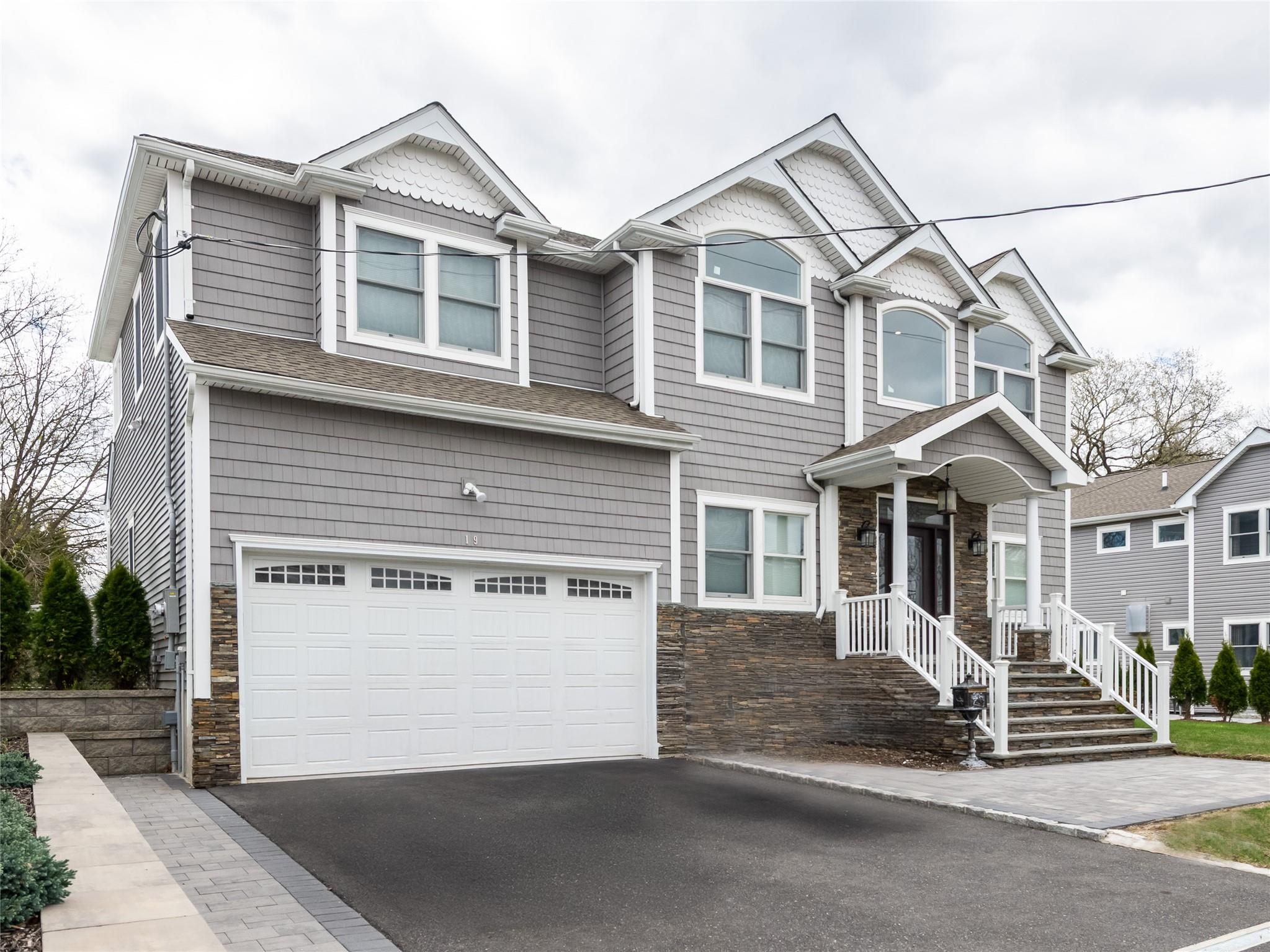 19 Glenwood Road, Glen Head, NY 11545