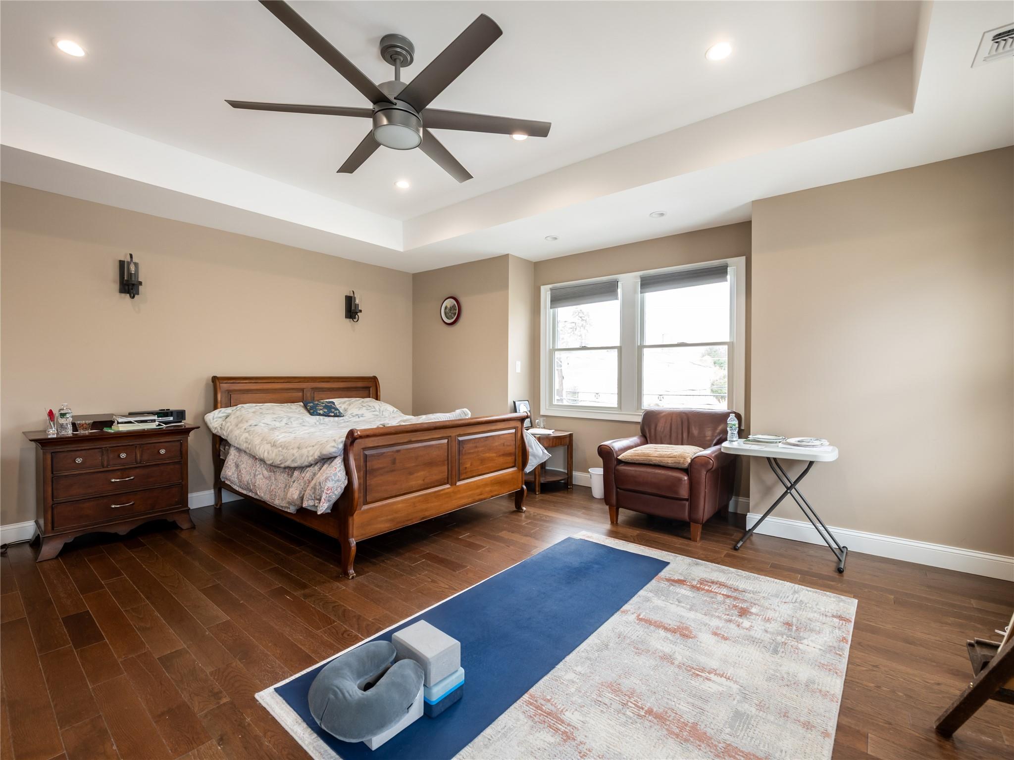 19 Glenwood Road, Glen Head, NY 11545