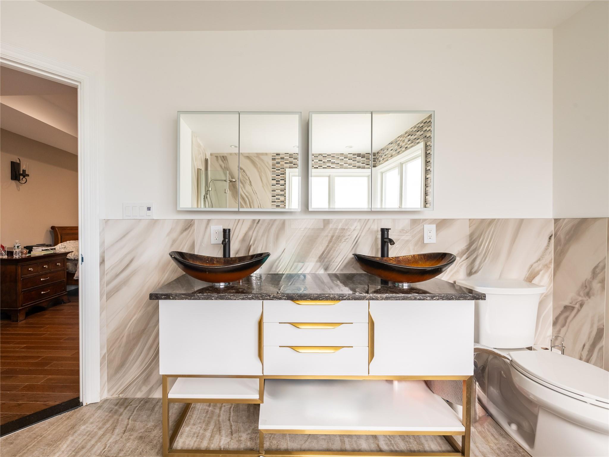 19 Glenwood Road, Glen Head, NY 11545