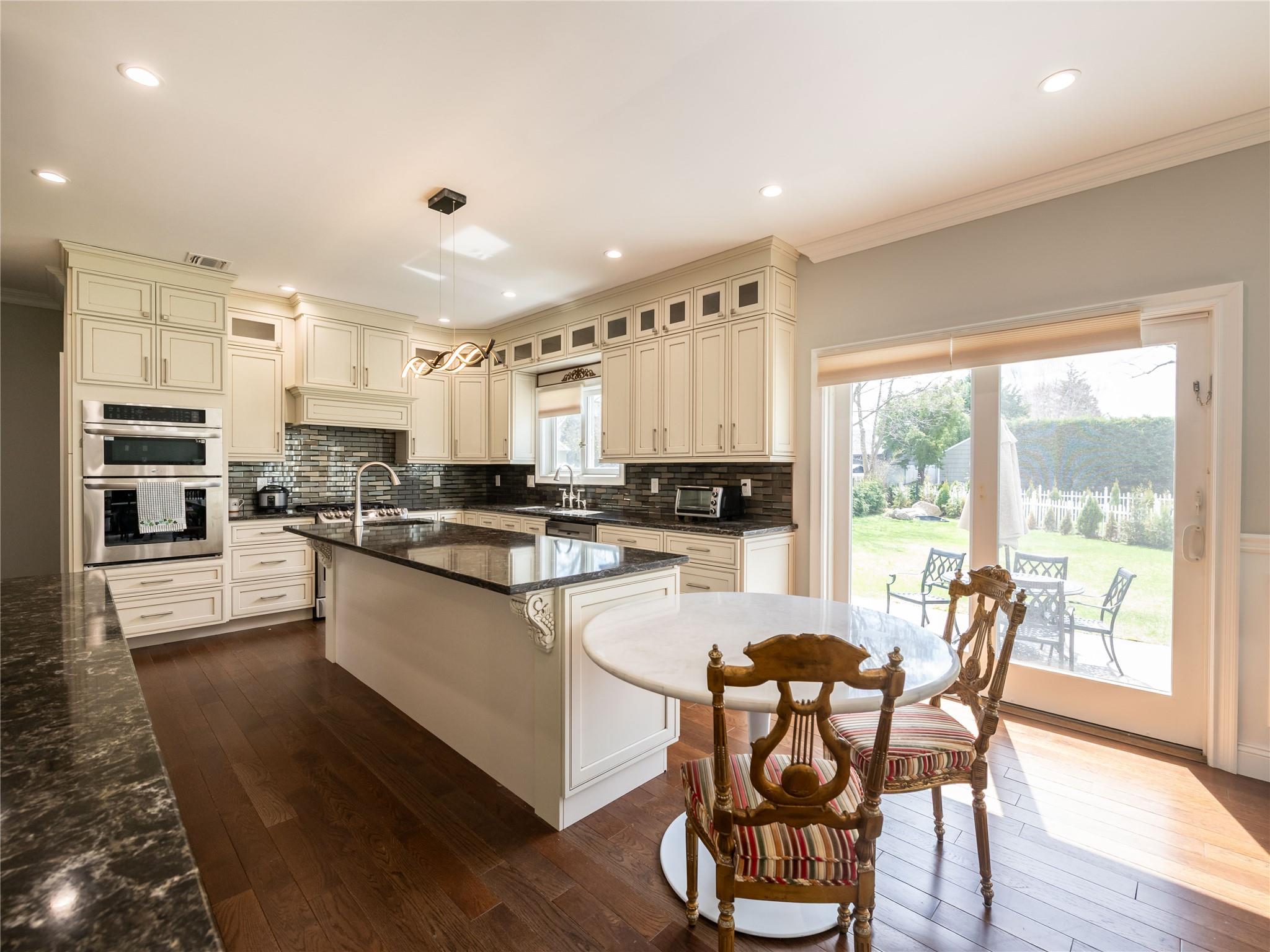 19 Glenwood Road, Glen Head, NY 11545