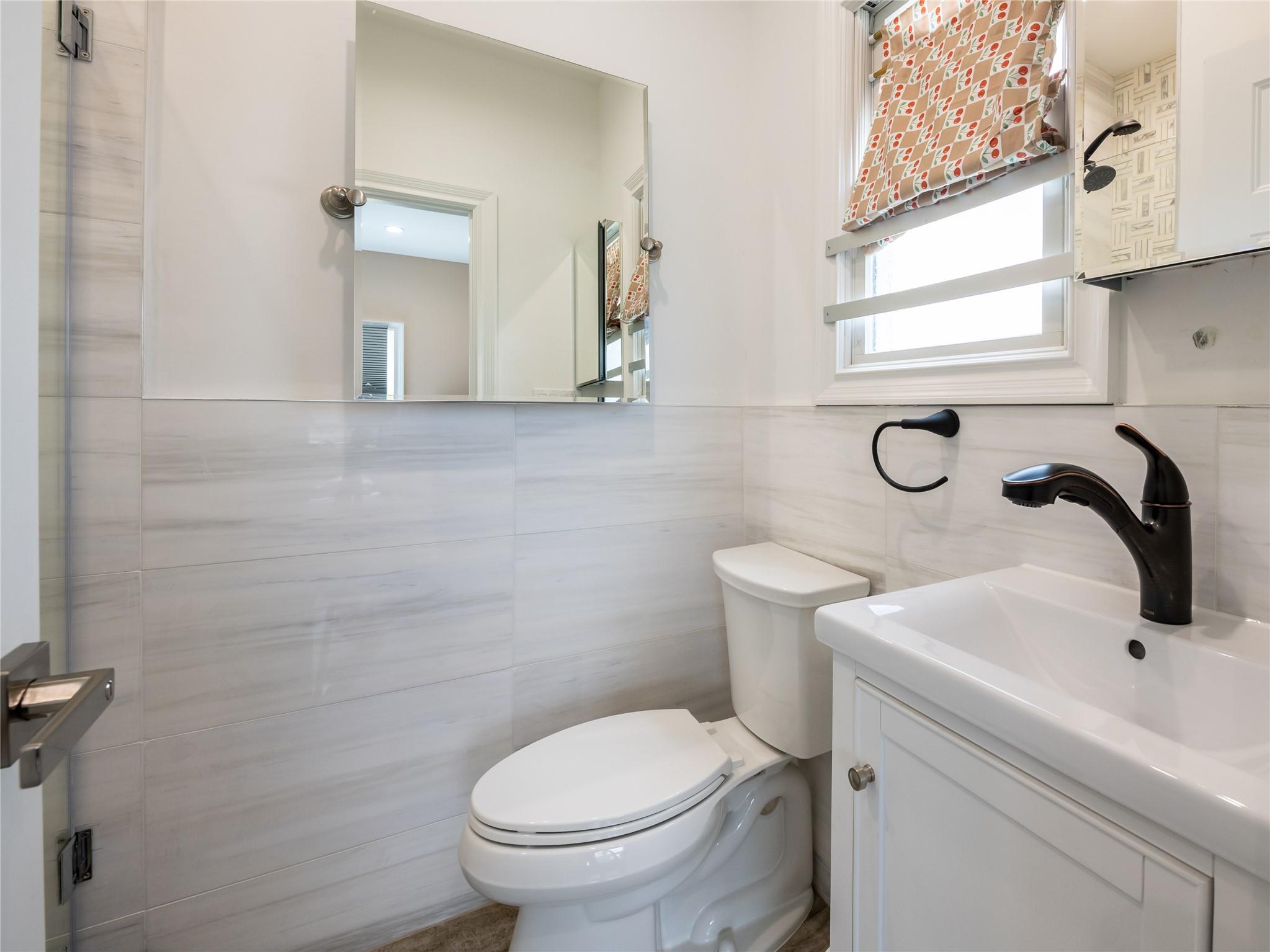 19 Glenwood Road, Glen Head, NY 11545