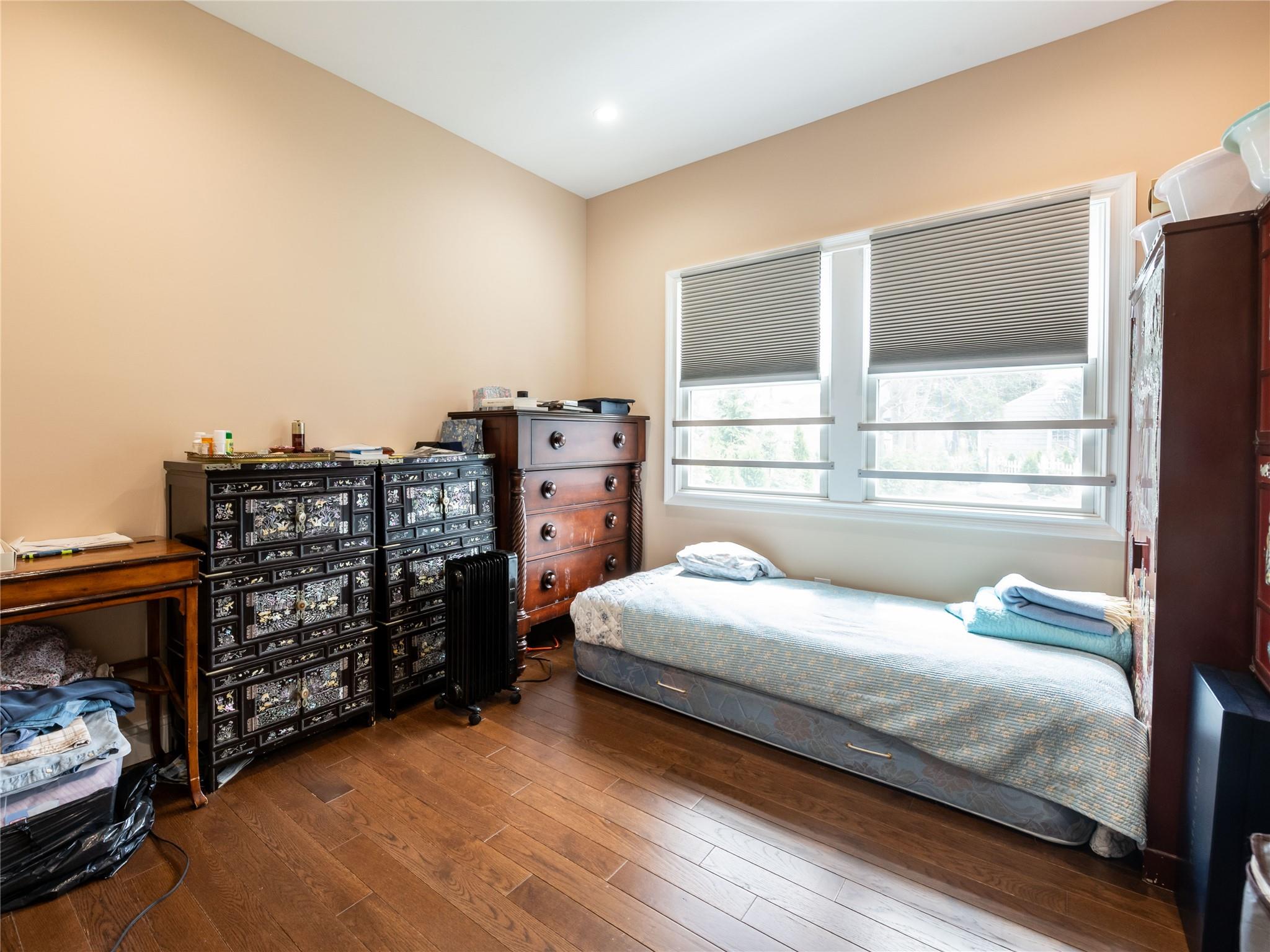 19 Glenwood Road, Glen Head, NY 11545