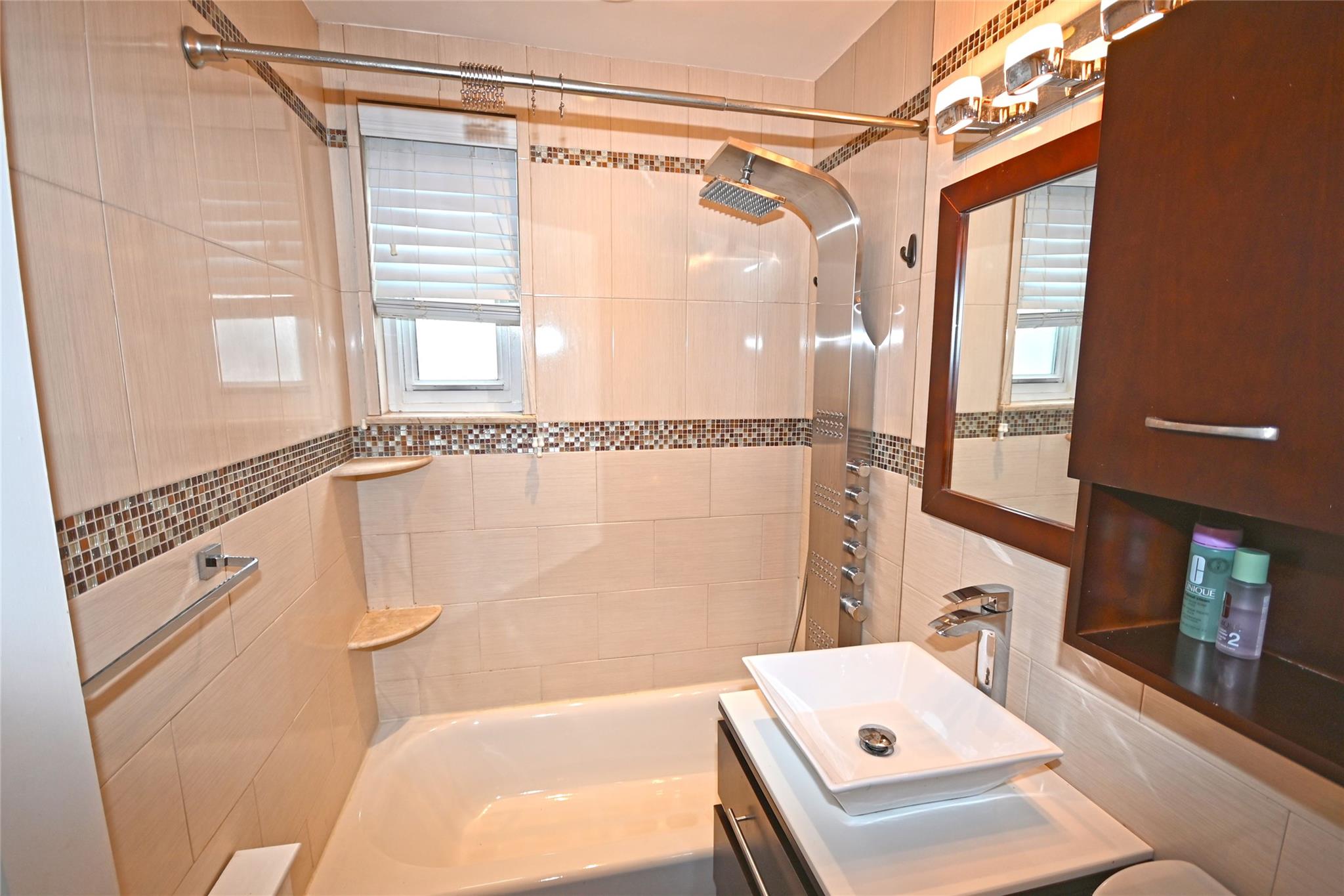 251-26 58th Avenue # Upper, Little Neck, NY 11362