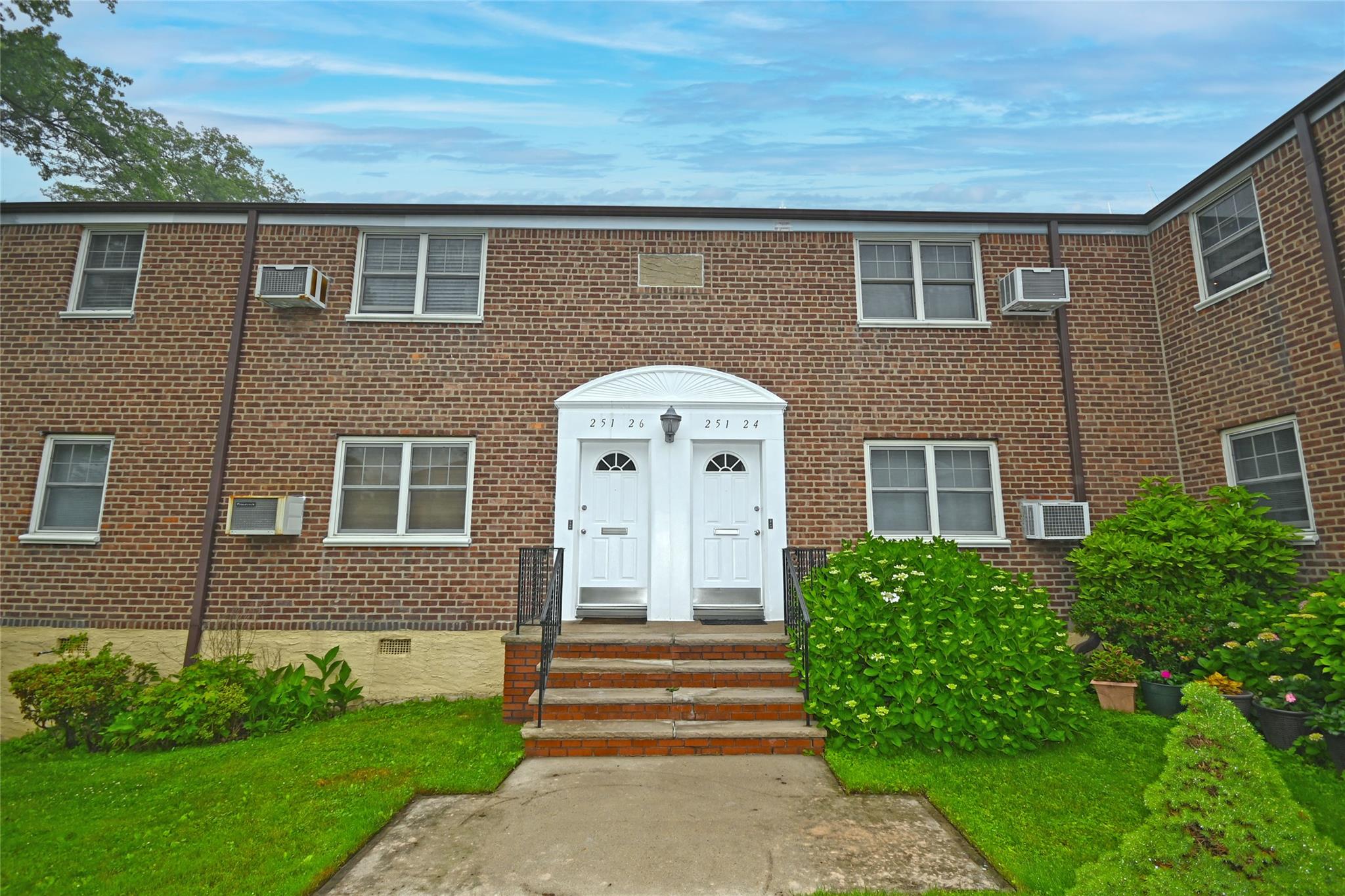 251-26 58th Avenue # Upper, Little Neck, NY 11362