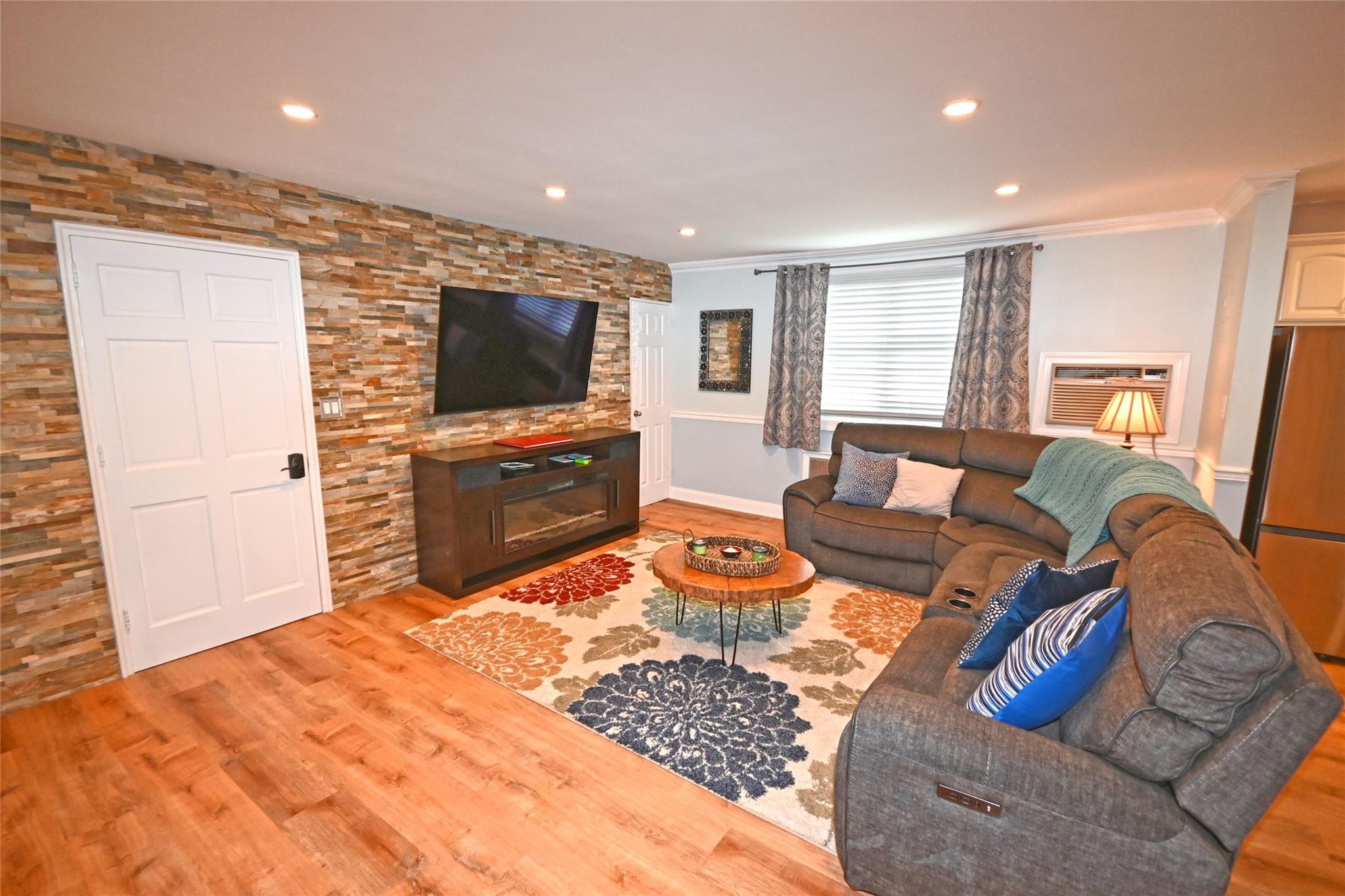 251-26 58th Avenue # Upper, Little Neck, NY 11362