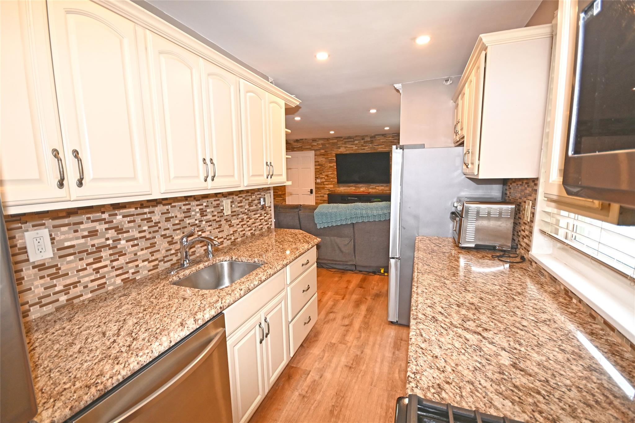 251-26 58th Avenue # Upper, Little Neck, NY 11362