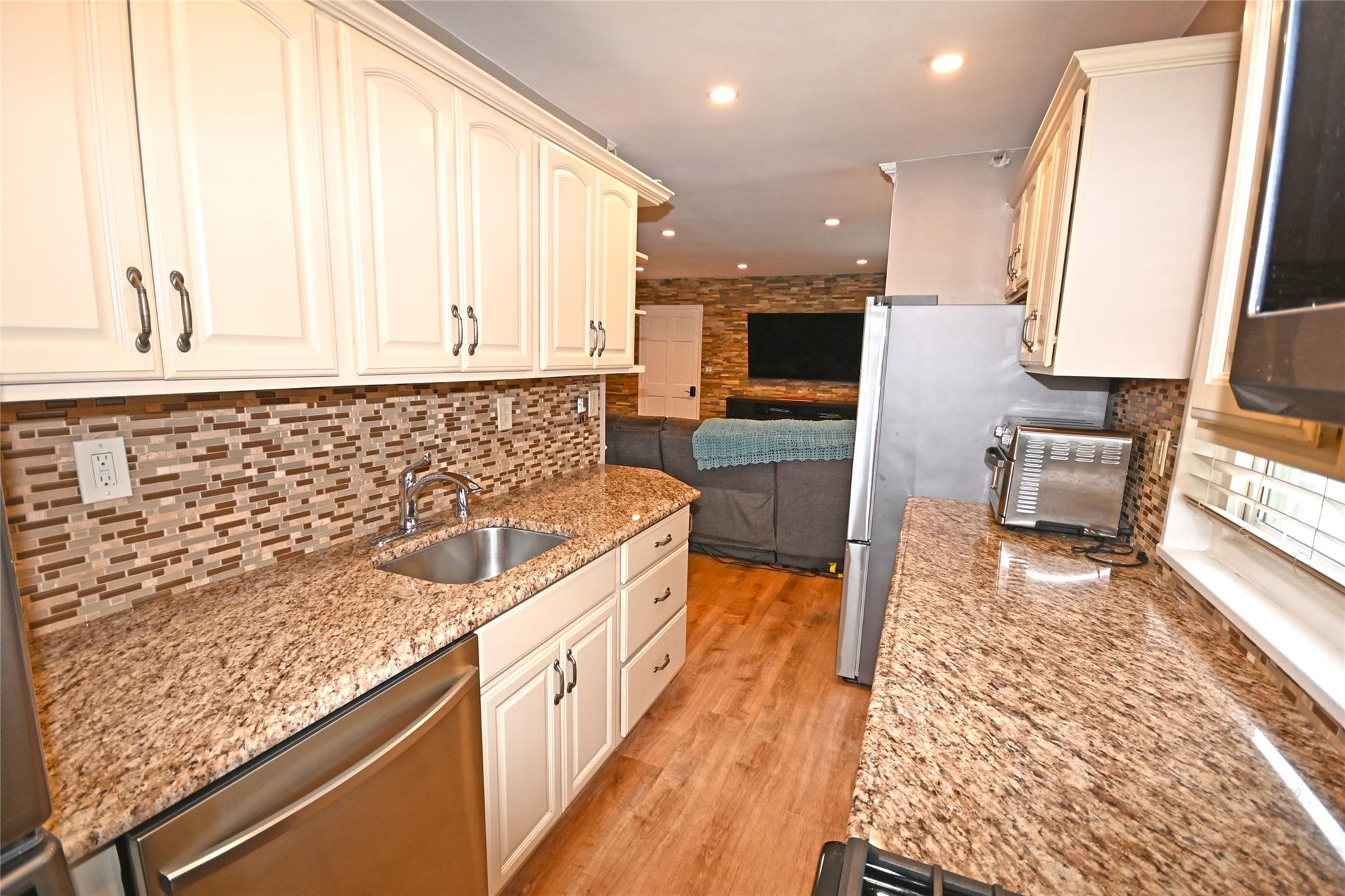 251-26 58th Avenue # Upper, Little Neck, NY 11362