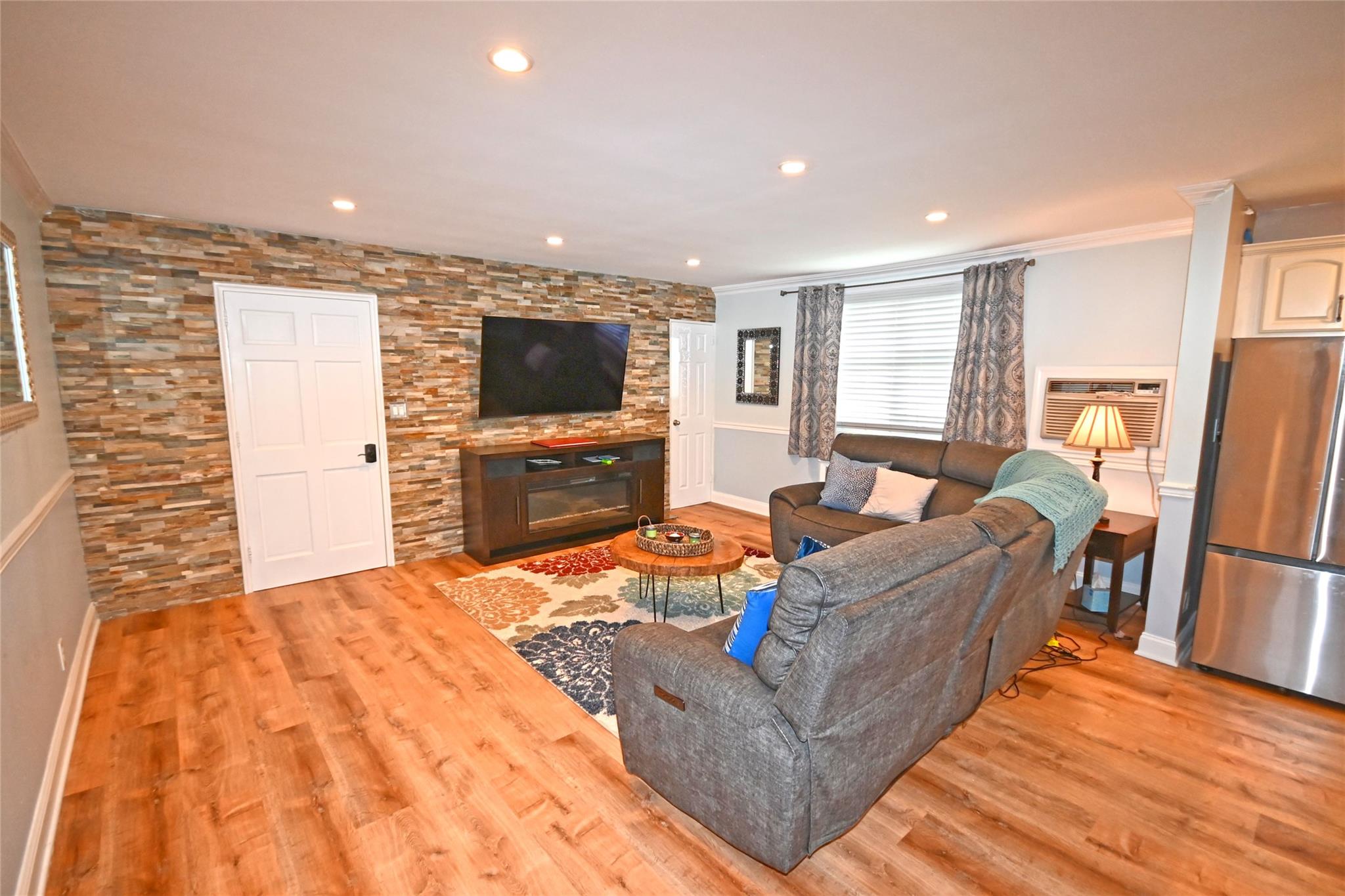 251-26 58th Avenue # Upper, Little Neck, NY 11362