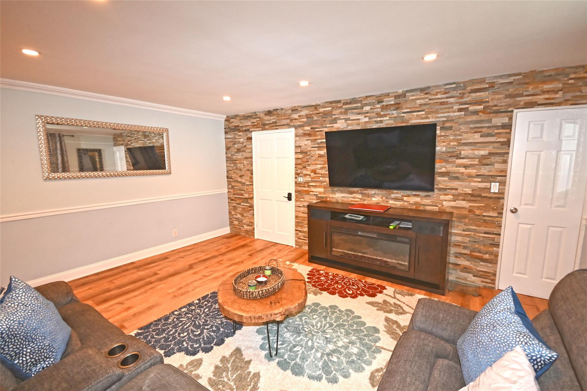 251-26 58th Avenue # Upper, Little Neck, NY 11362