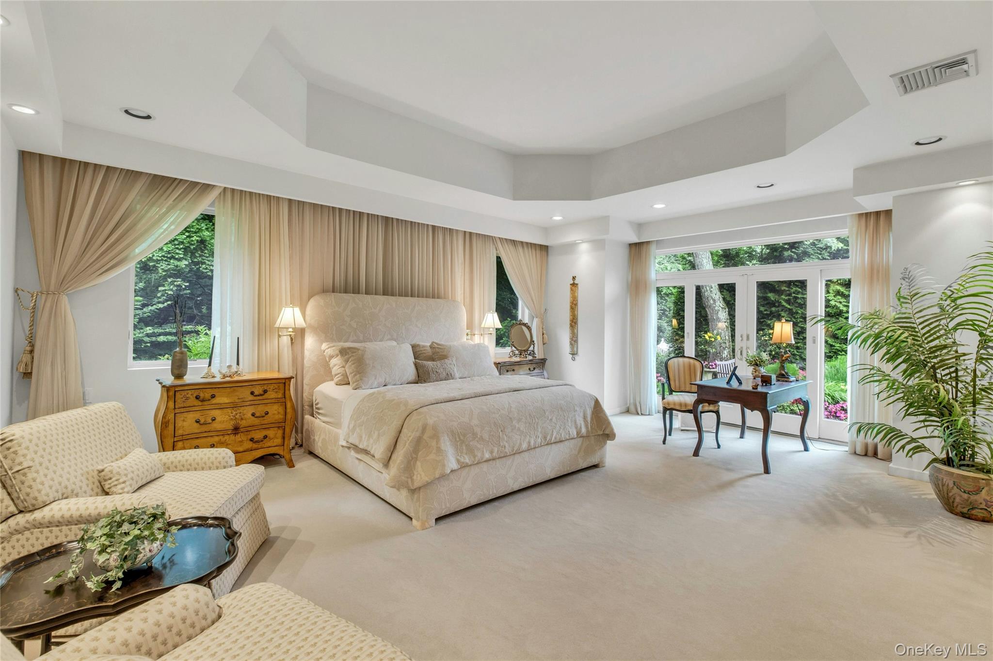 74 Woods Drive, East Hills, NY 11576