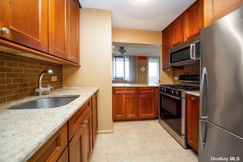 2 Bay Club Drive # 16V, Bayside, NY 11360