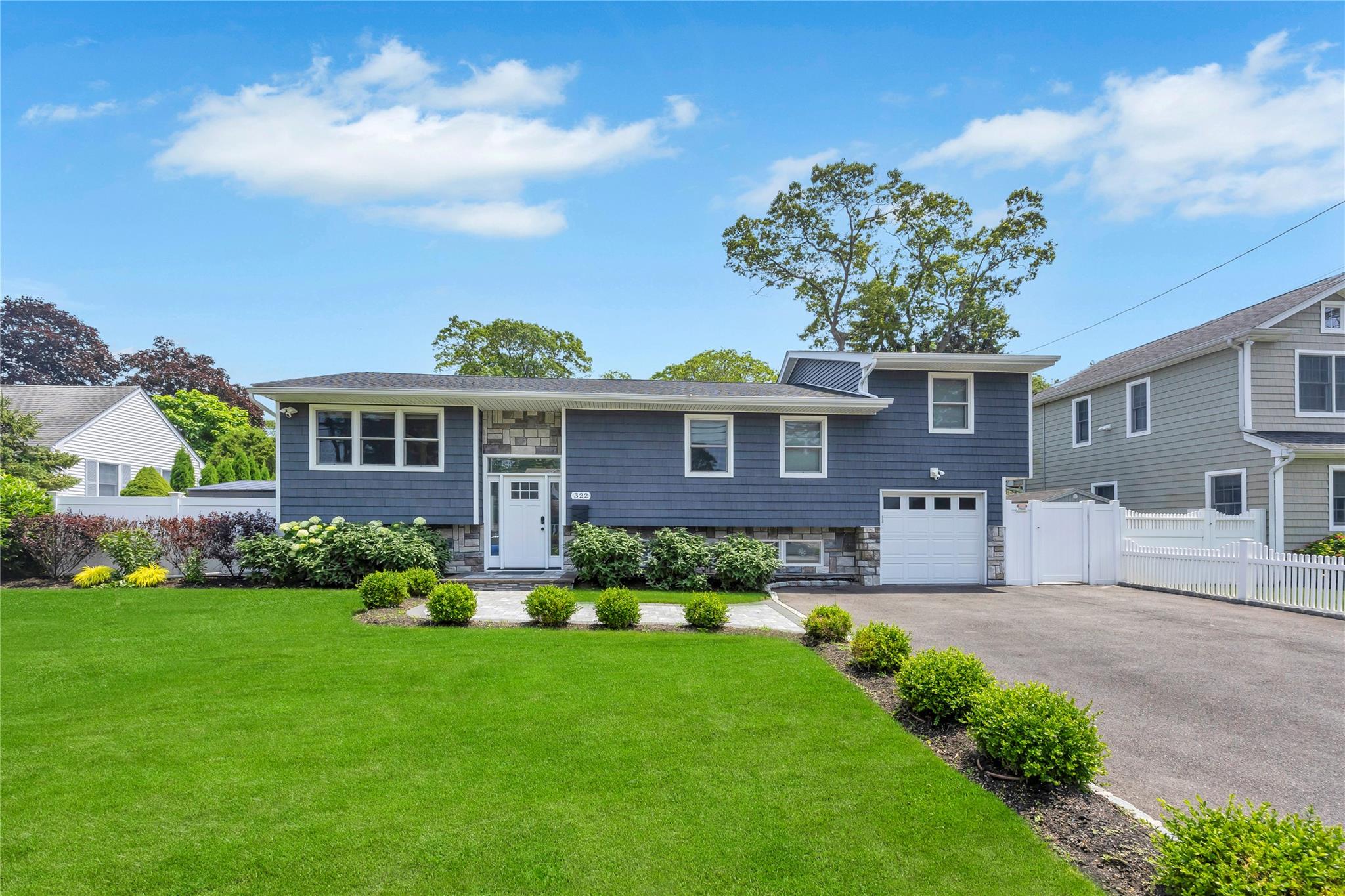 322 Oak Neck Road, West Islip, NY 11795