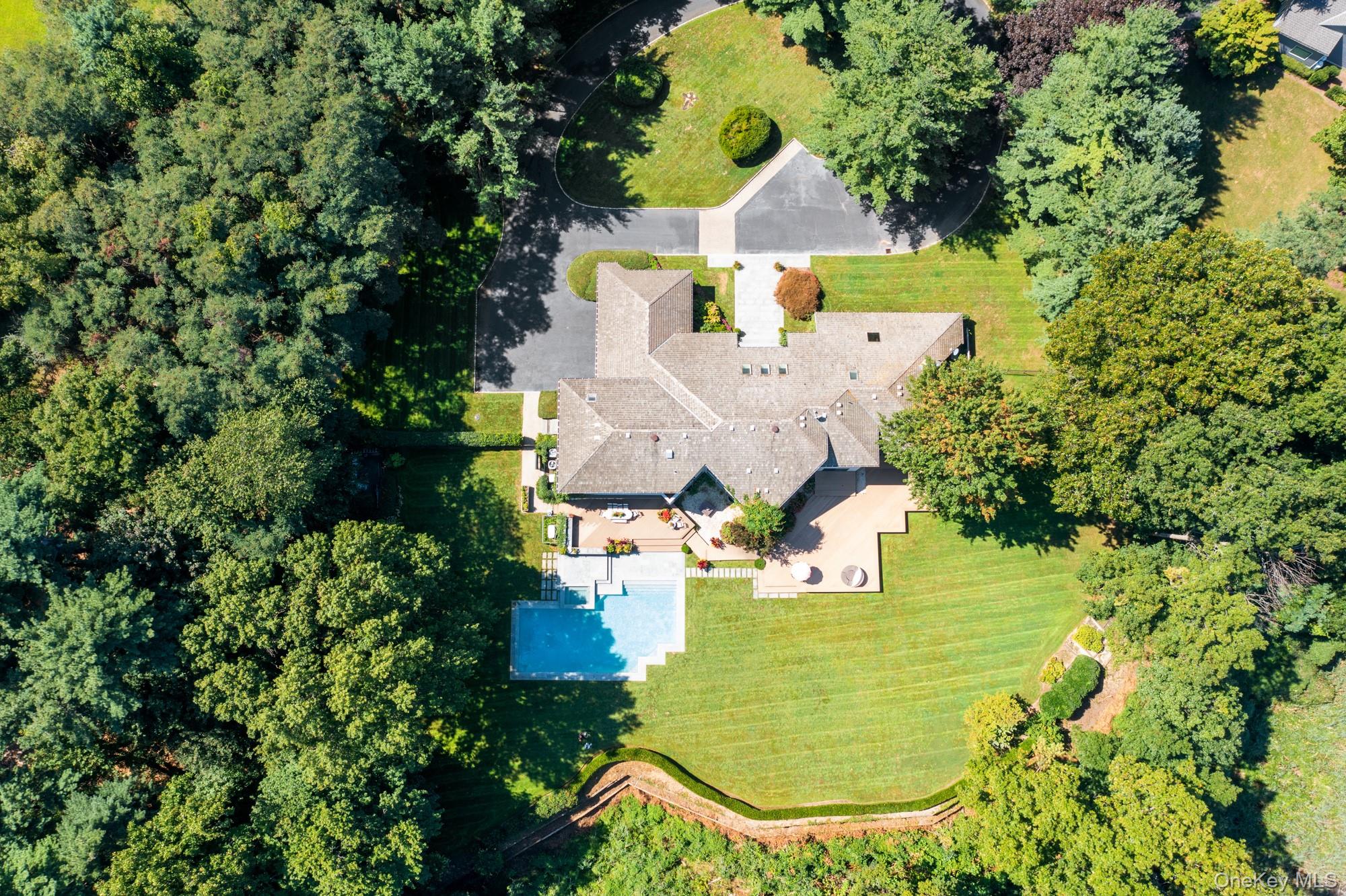 8 Mill Pond Lane, Lattingtown, NY 11560