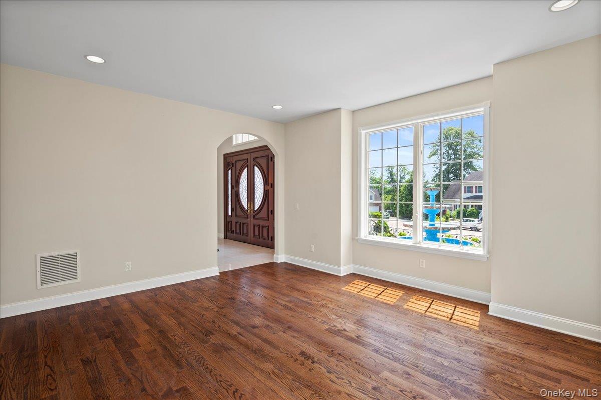 9 Gualtiere Lane, Ossining, NY 10562